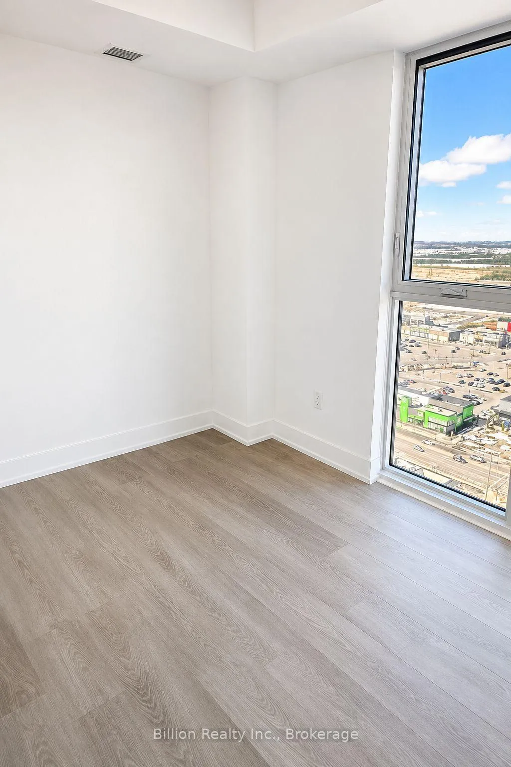 Photo 5 of Unit 2616, 2545 Simcoe Street N, Oshawa, Windfields — HOMEH