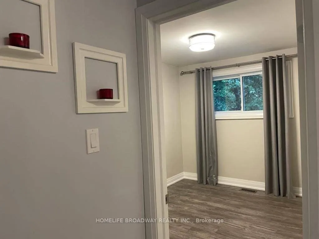 Photo 11 of Unit Main, 21 Algonquin Crescent, Aurora, Aurora Heights — HOMEH