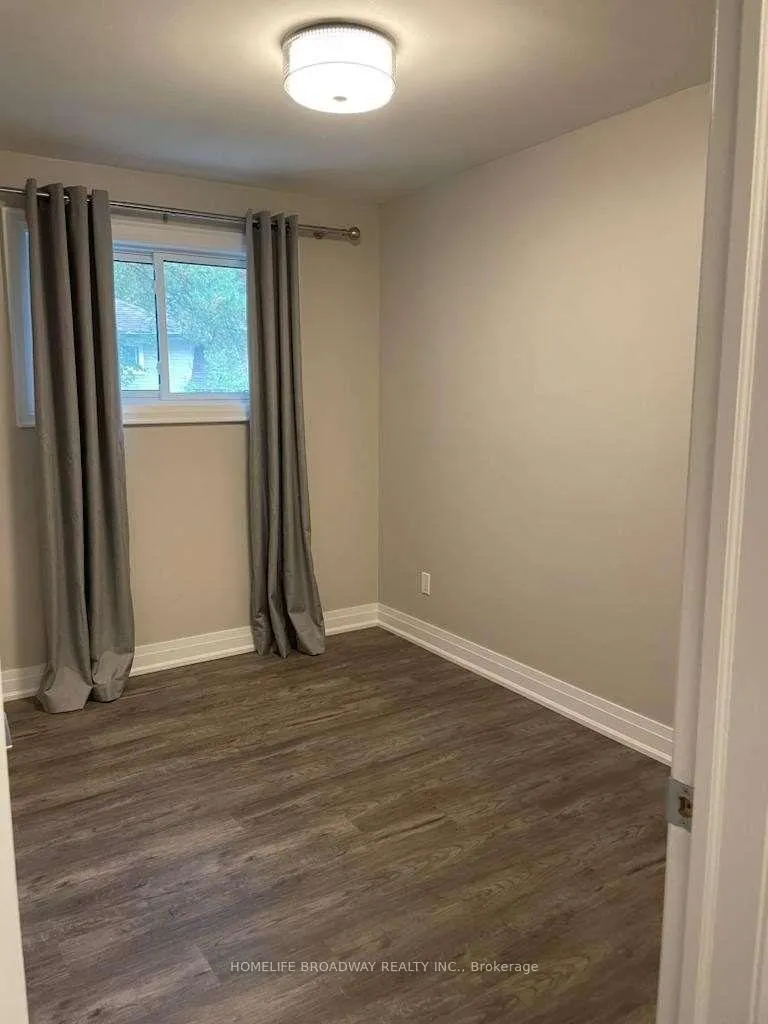 Photo 12 of Unit Main, 21 Algonquin Crescent, Aurora, Aurora Heights — HOMEH