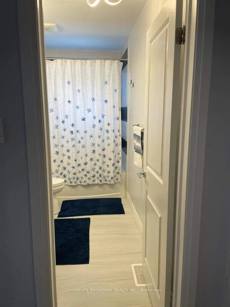 Photo 14 of Unit Main, 21 Algonquin Crescent, Aurora, Aurora Heights — HOMEH