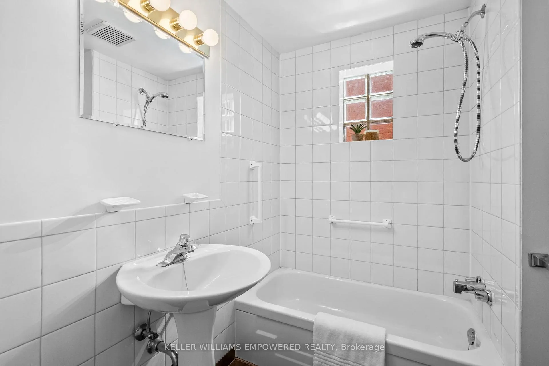 Photo 15 of 865 Bathurst Street, Toronto, The Annex — HOMEH