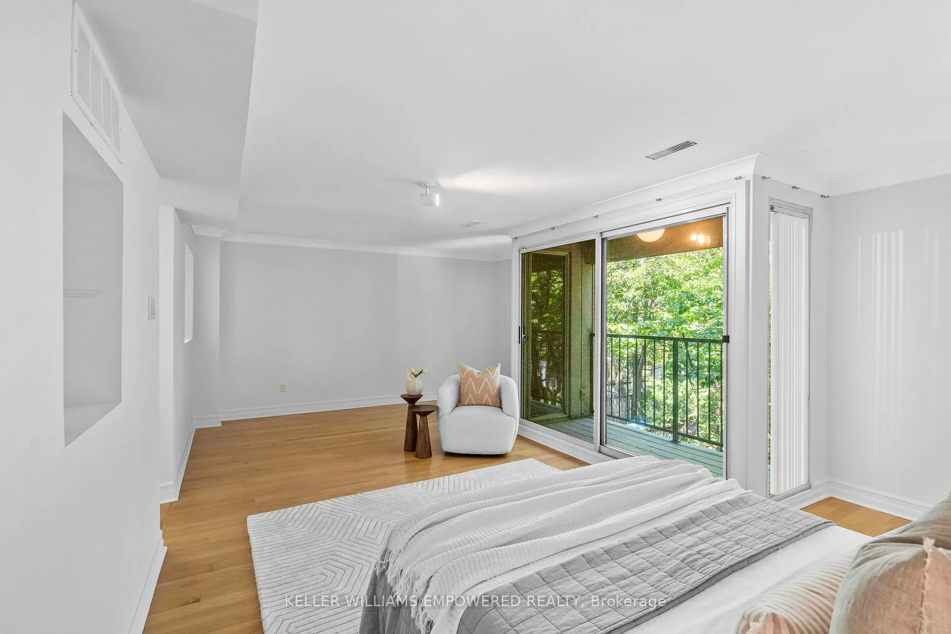 Photo 17 of 865 Bathurst Street, Toronto, The Annex — HOMEH