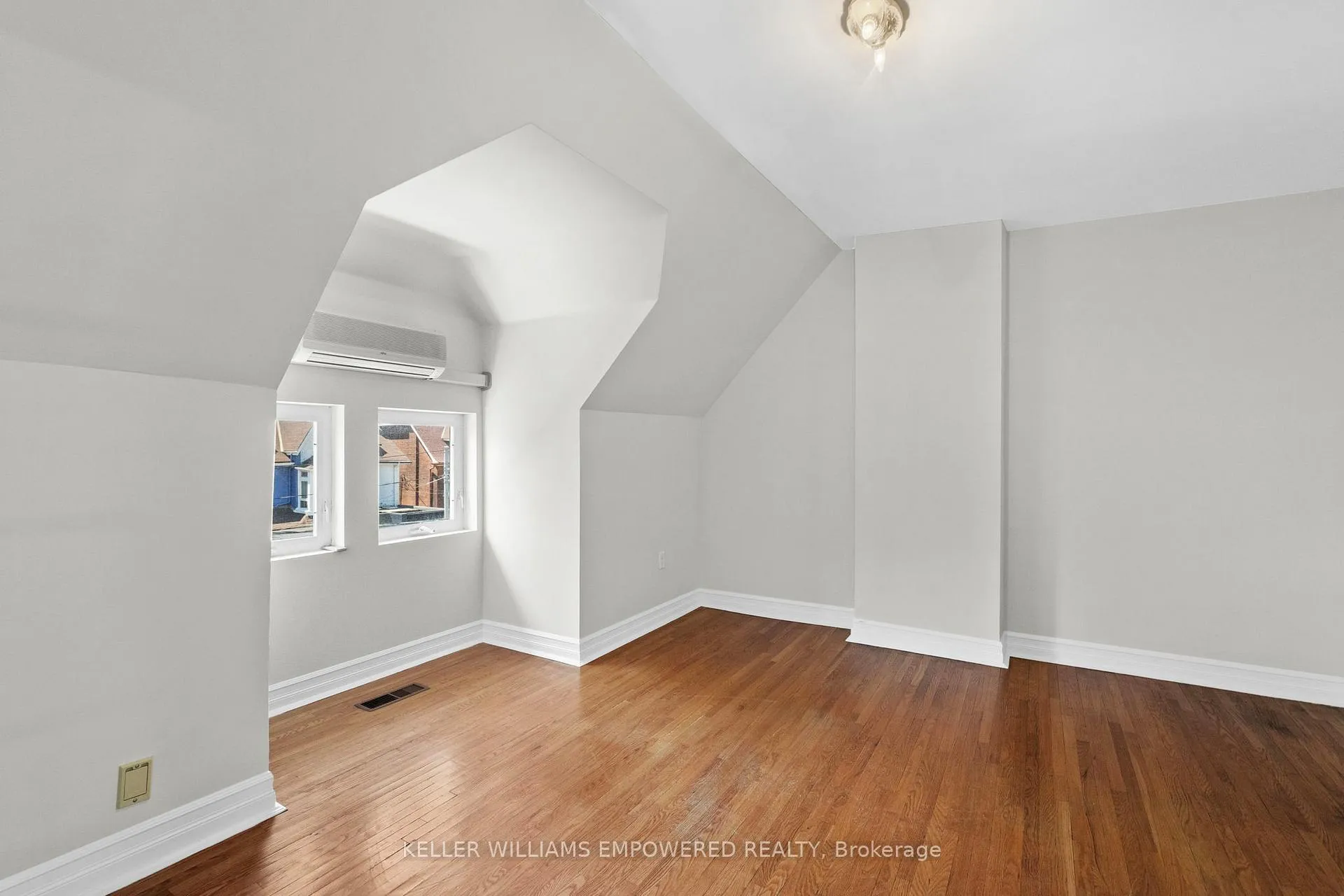 Photo 32 of 865 Bathurst Street, Toronto, The Annex — HOMEH