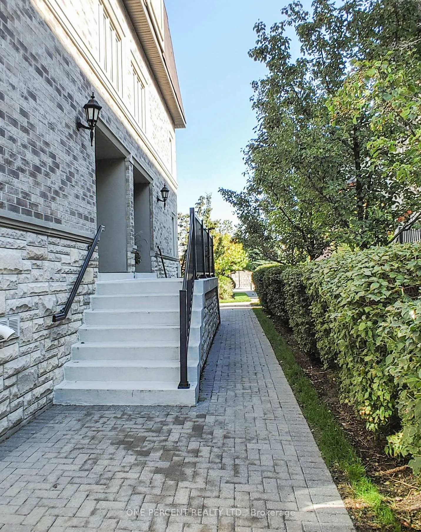 Photo 3 of Unit 201, 320 John Street, Markham, Aileen-Willowbrook — HOMEH