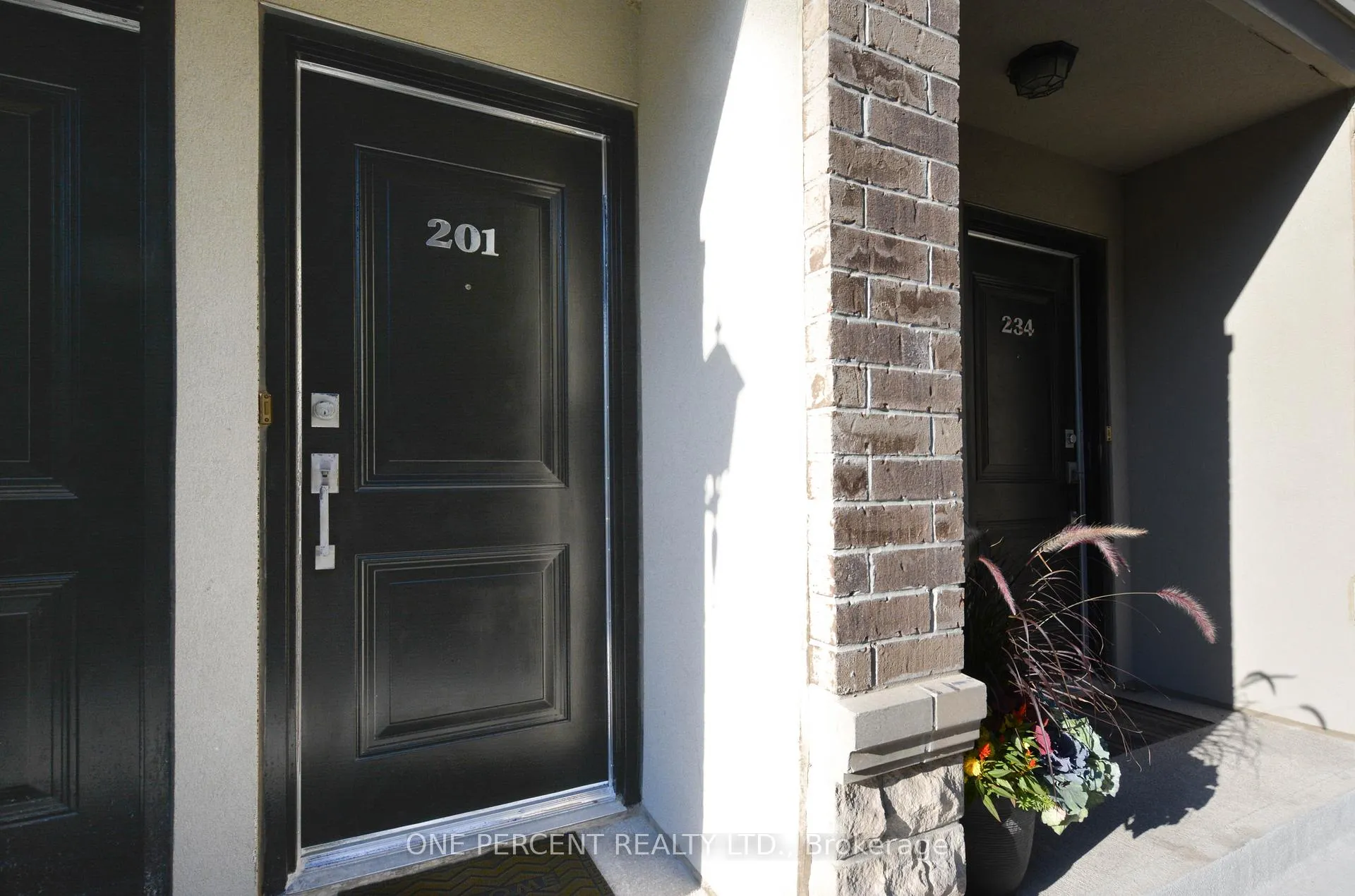 Photo 4 of Unit 201, 320 John Street, Markham, Aileen-Willowbrook — HOMEH
