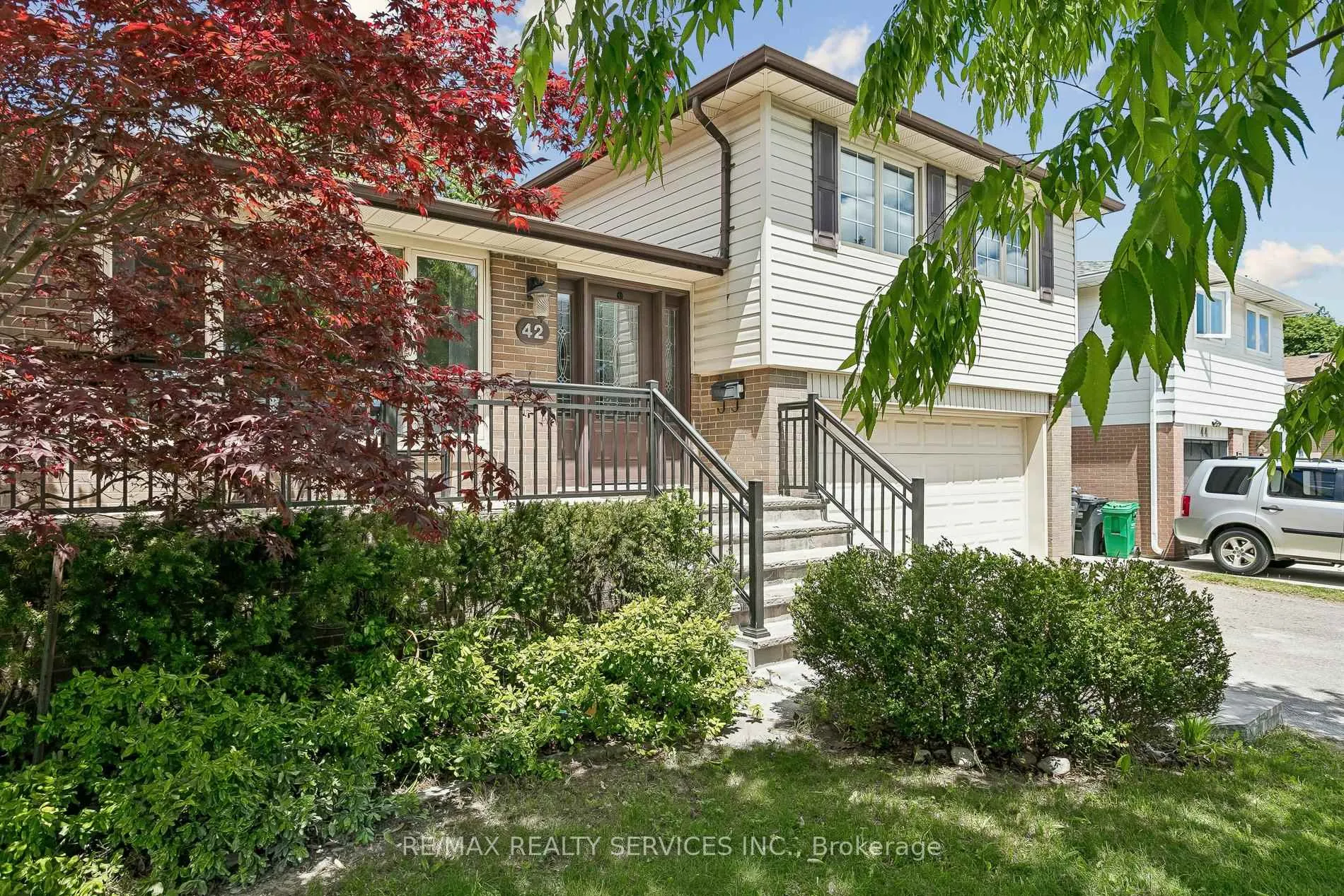 Photo 3 of 42 Watson Crescent, Brampton, Brampton East — HOMEH