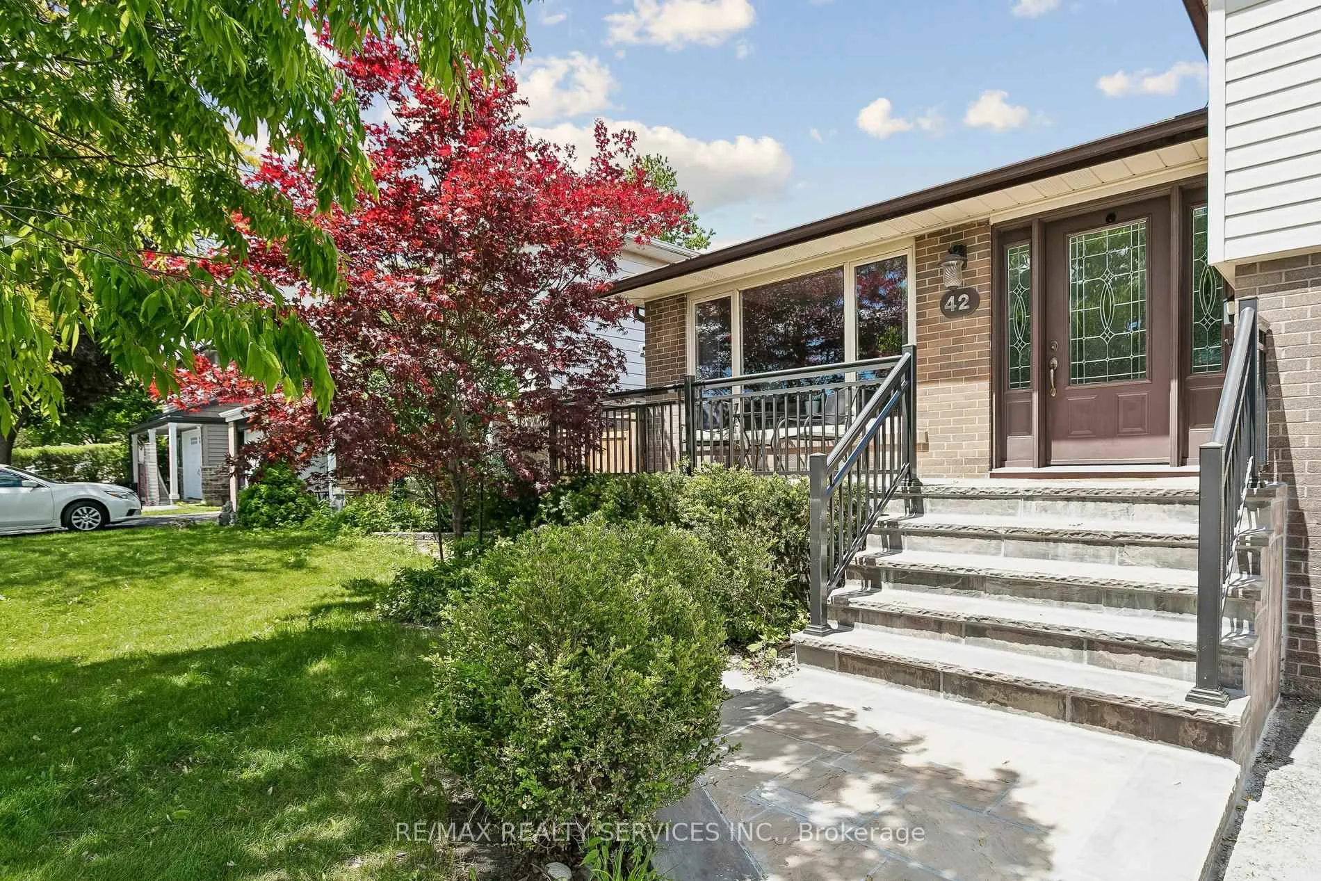 Photo 4 of 42 Watson Crescent, Brampton, Brampton East — HOMEH