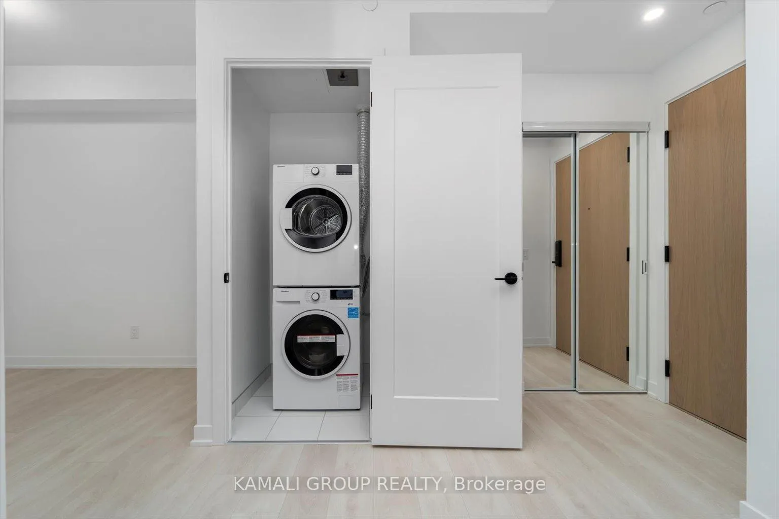 Photo 9 of Unit 3213, 5 Defries Street, Toronto, Regent Park — HOMEH