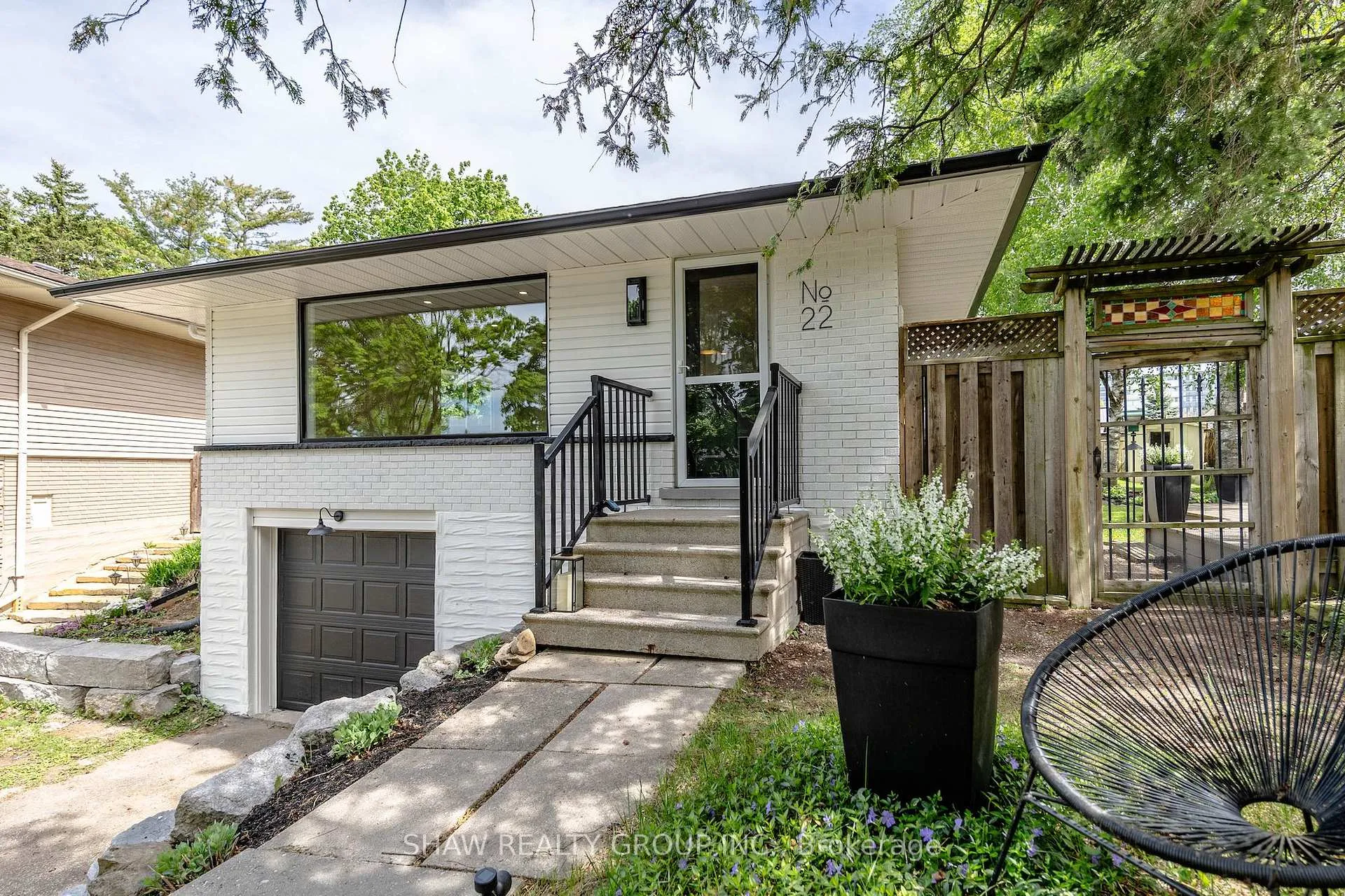 Photo 2 of 22 Charlotte Crescent, Kitchener — HOMEH