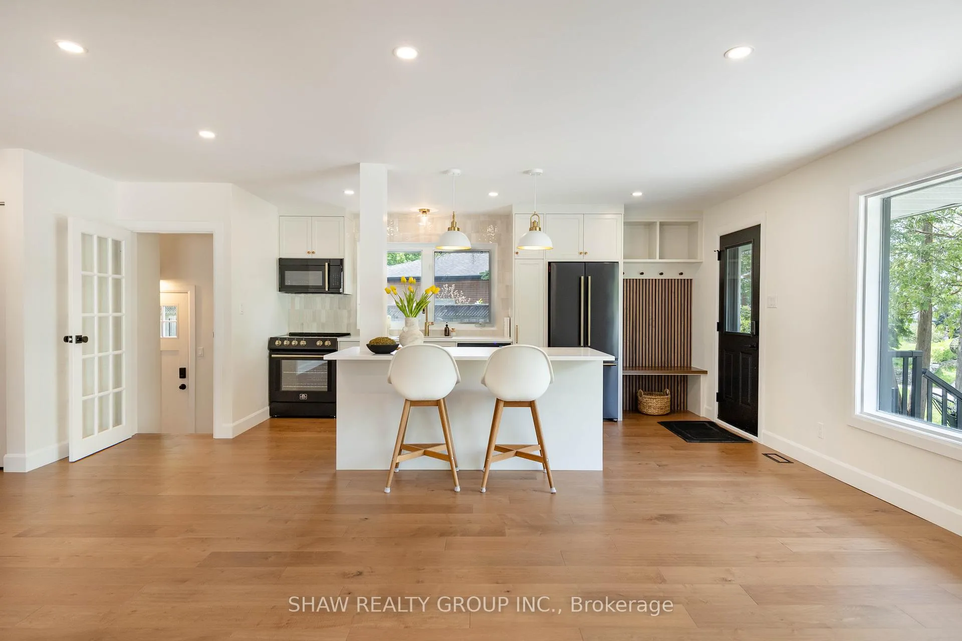 Photo 3 of 22 Charlotte Crescent, Kitchener — HOMEH