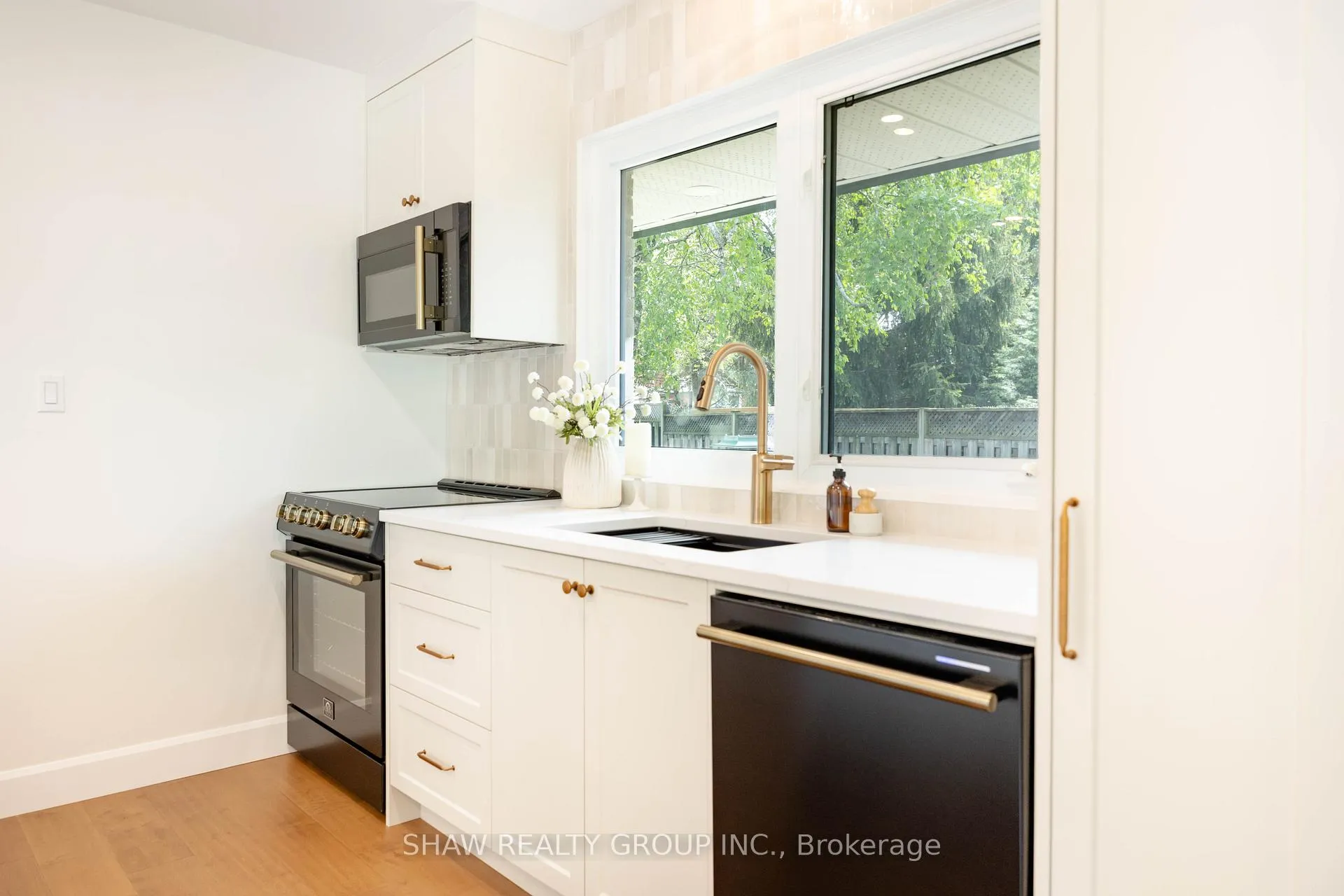 Photo 6 of 22 Charlotte Crescent, Kitchener — HOMEH