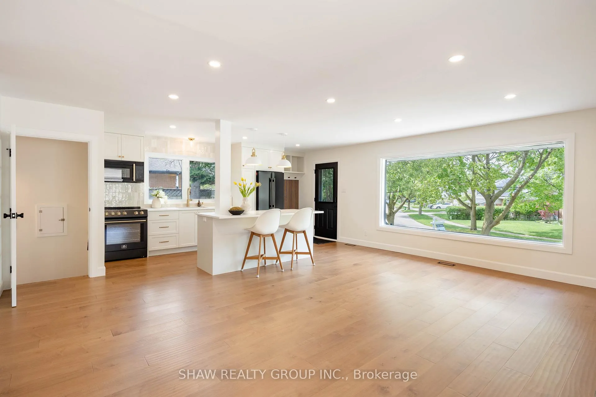 Photo 7 of 22 Charlotte Crescent, Kitchener — HOMEH