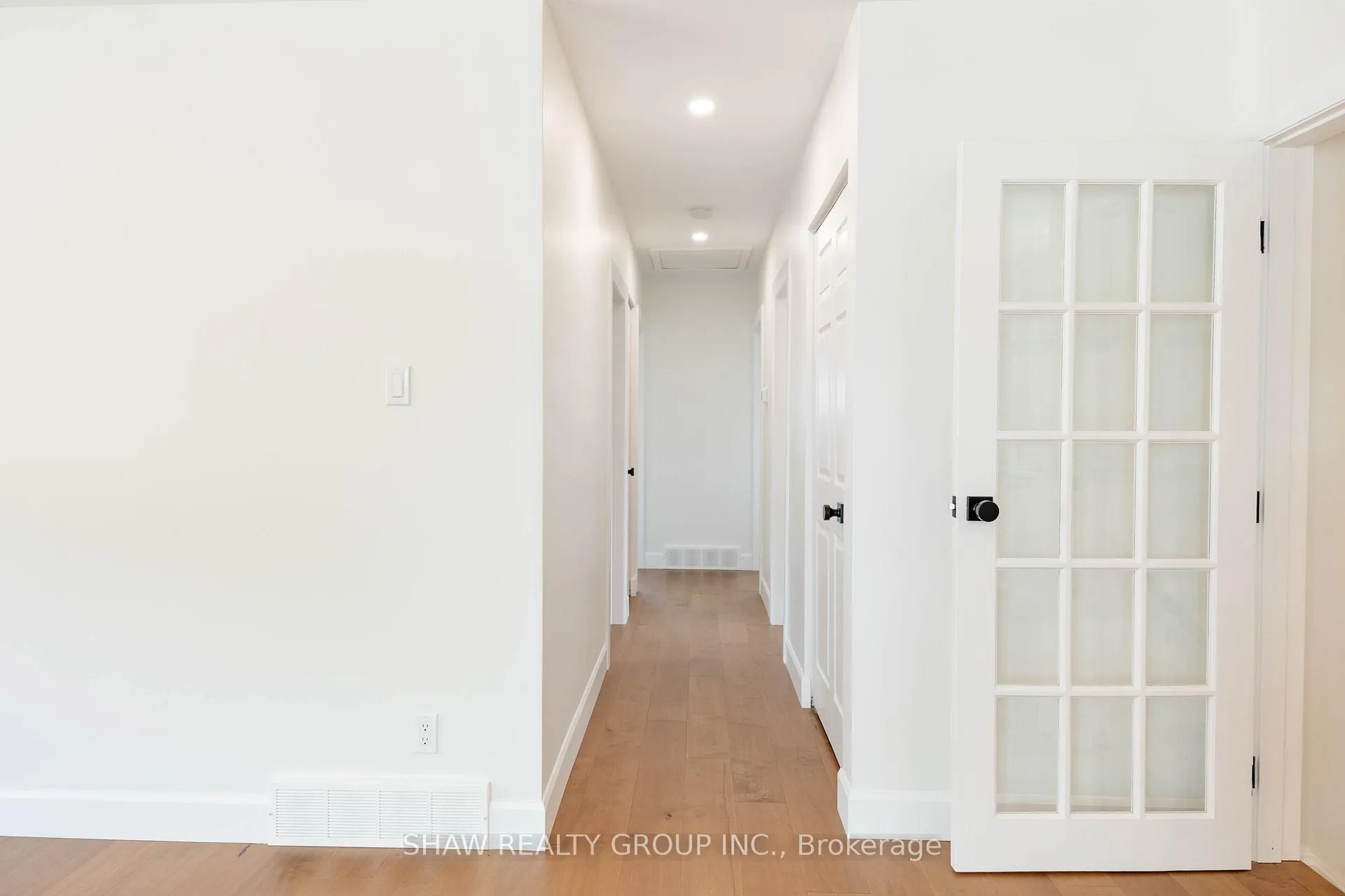 Photo 10 of 22 Charlotte Crescent, Kitchener — HOMEH