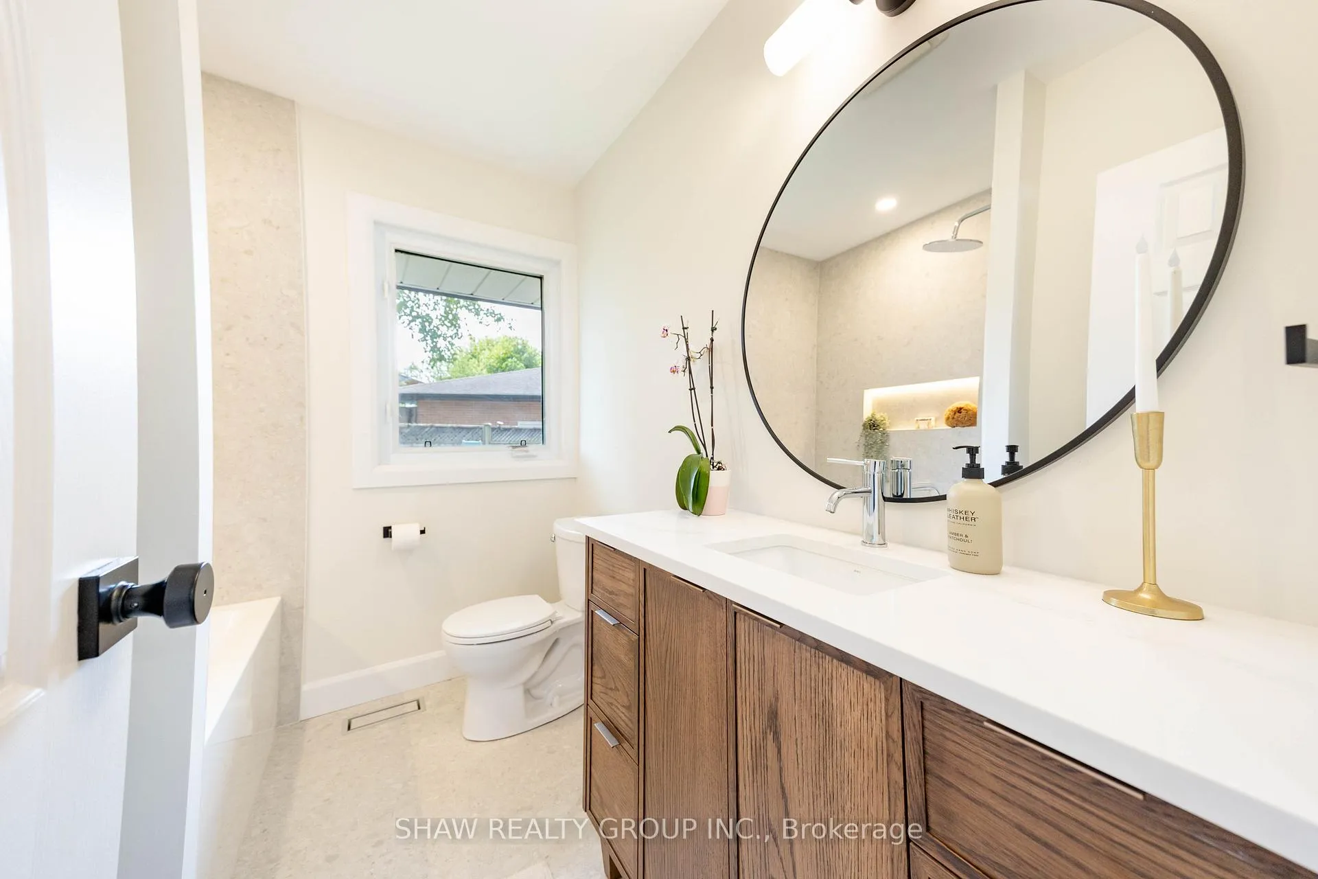 Photo 12 of 22 Charlotte Crescent, Kitchener — HOMEH