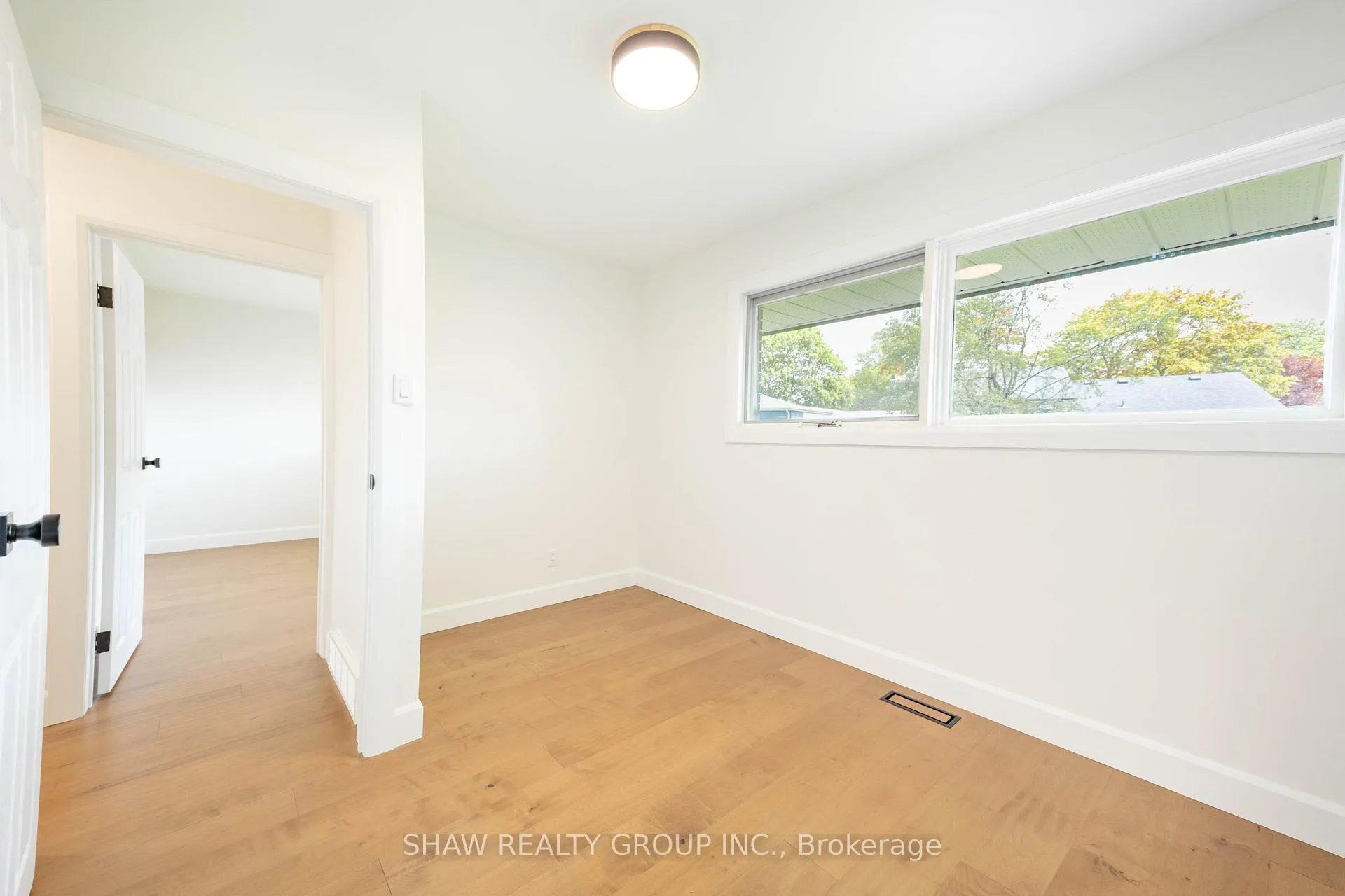 Photo 15 of 22 Charlotte Crescent, Kitchener — HOMEH