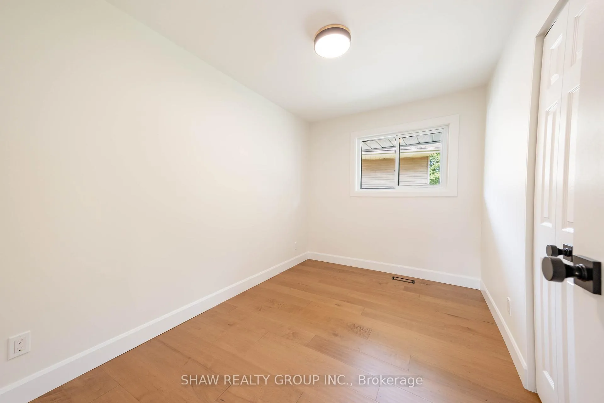 Photo 16 of 22 Charlotte Crescent, Kitchener — HOMEH