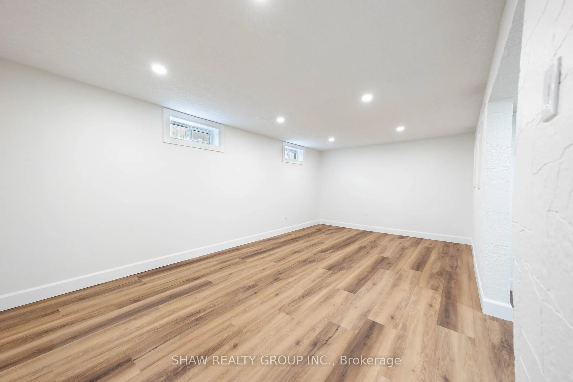 Photo 19 of 22 Charlotte Crescent, Kitchener — HOMEH