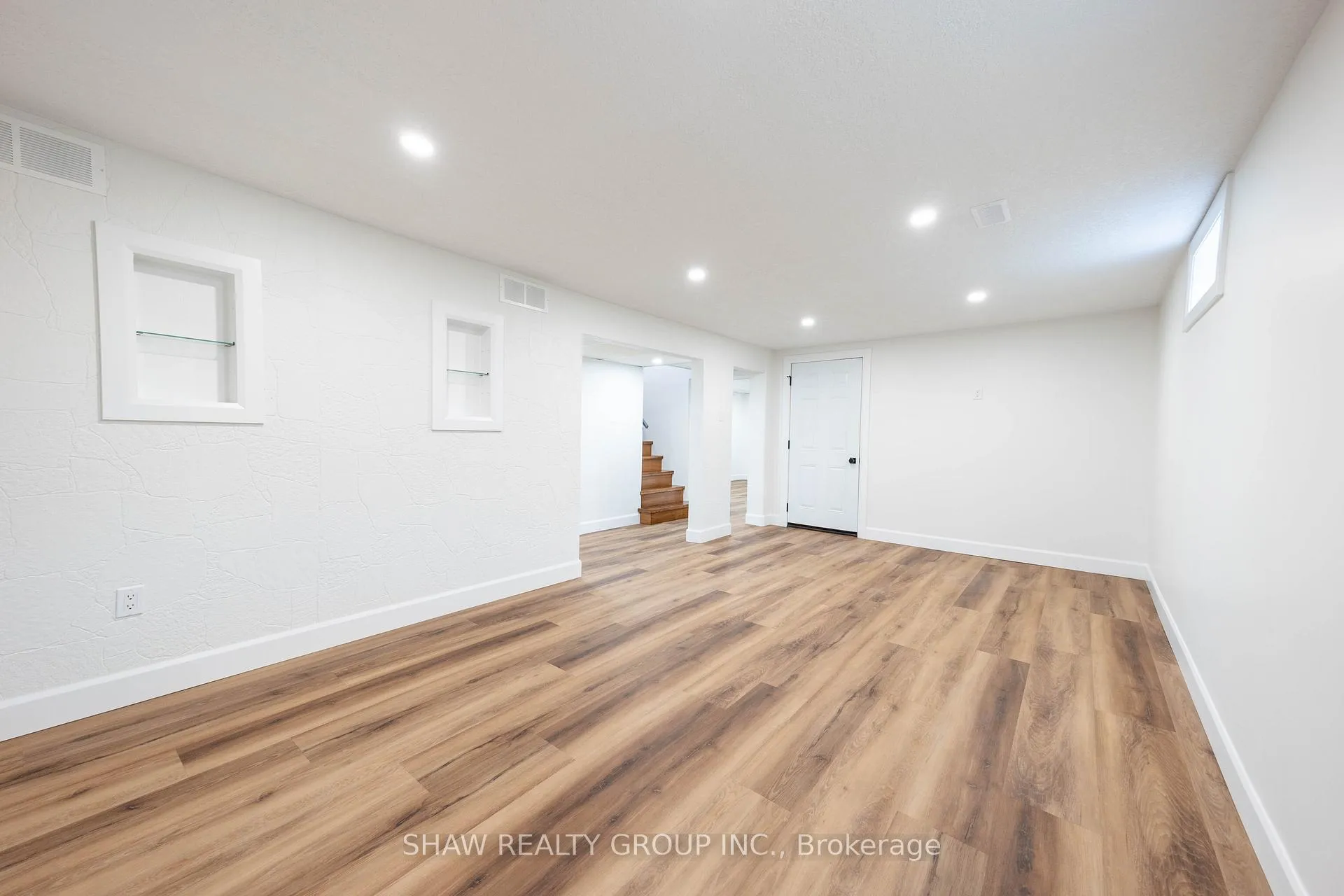 Photo 20 of 22 Charlotte Crescent, Kitchener — HOMEH