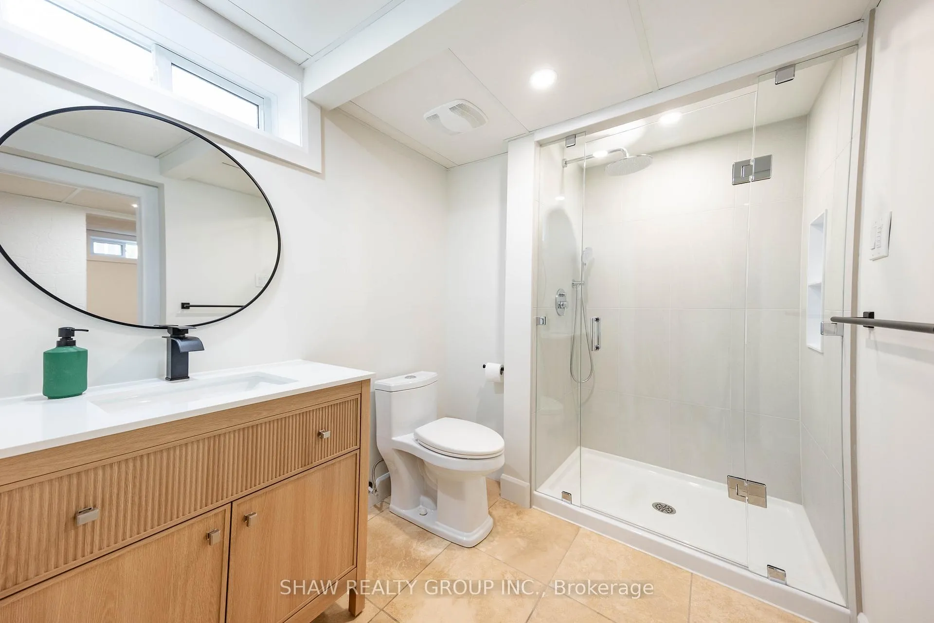 Photo 23 of 22 Charlotte Crescent, Kitchener — HOMEH
