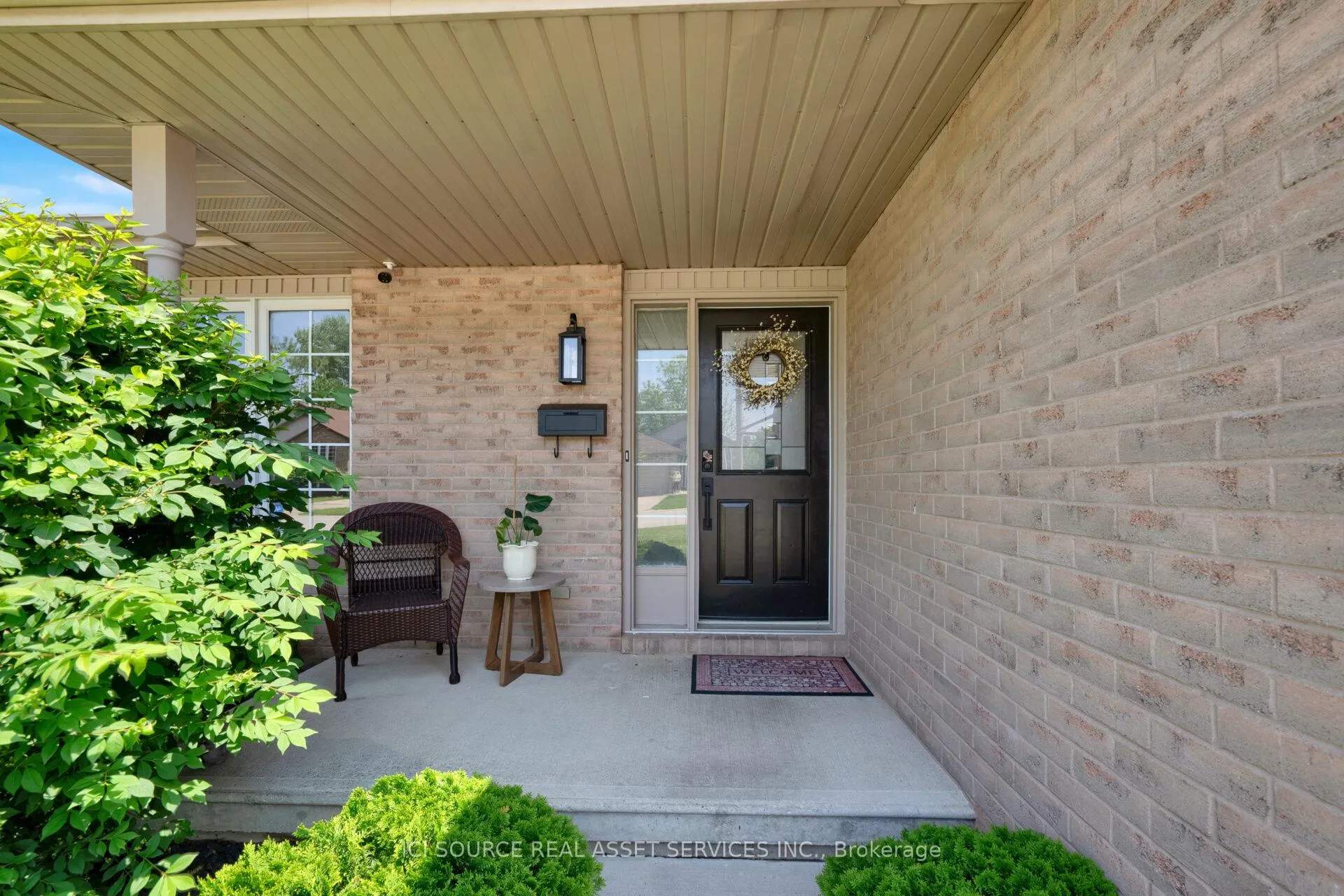 Photo 3 of 23 Carolinian Place, Chatham-Kent, Chatham — HOMEH