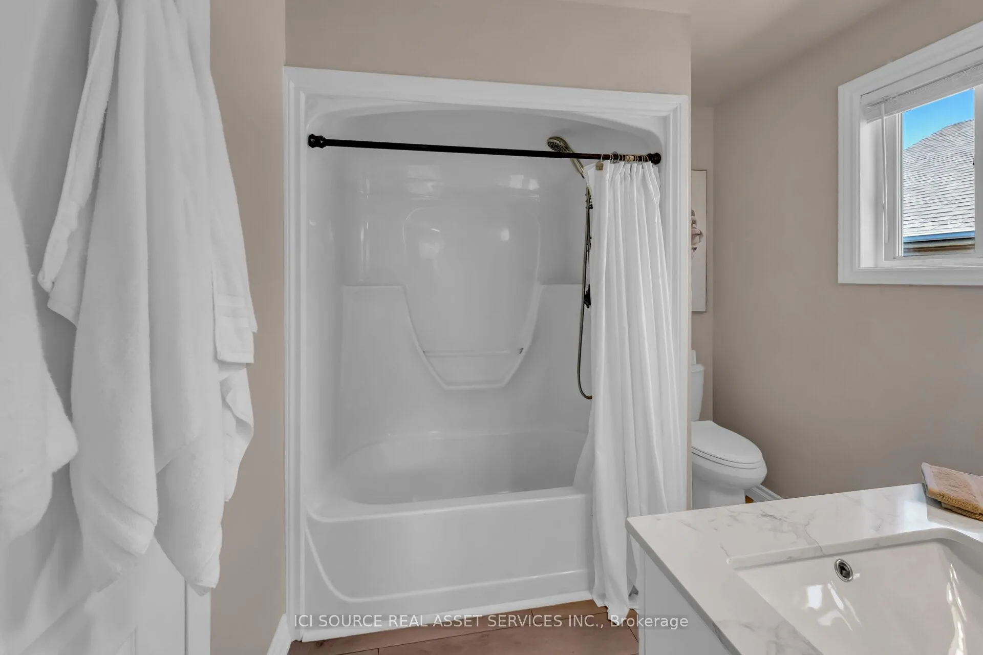 Photo 14 of 23 Carolinian Place, Chatham-Kent, Chatham — HOMEH