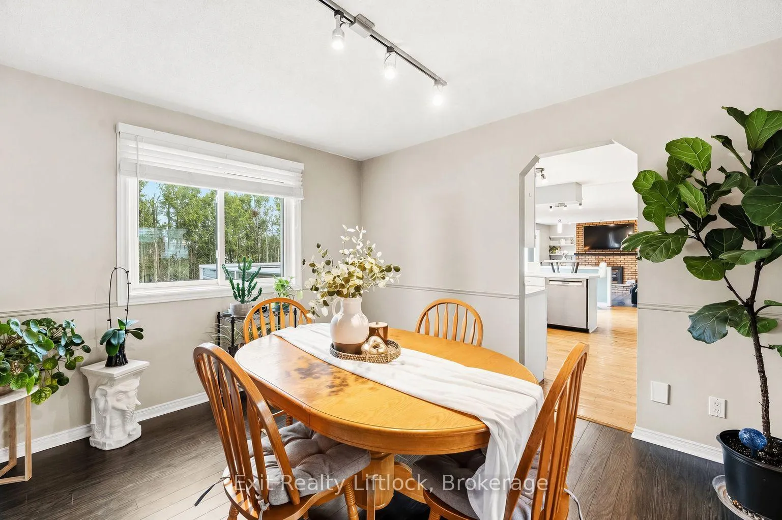 Photo 6 of 2285 Lynhaven Road, Peterborough, Monaghan Ward 2 — HOMEH