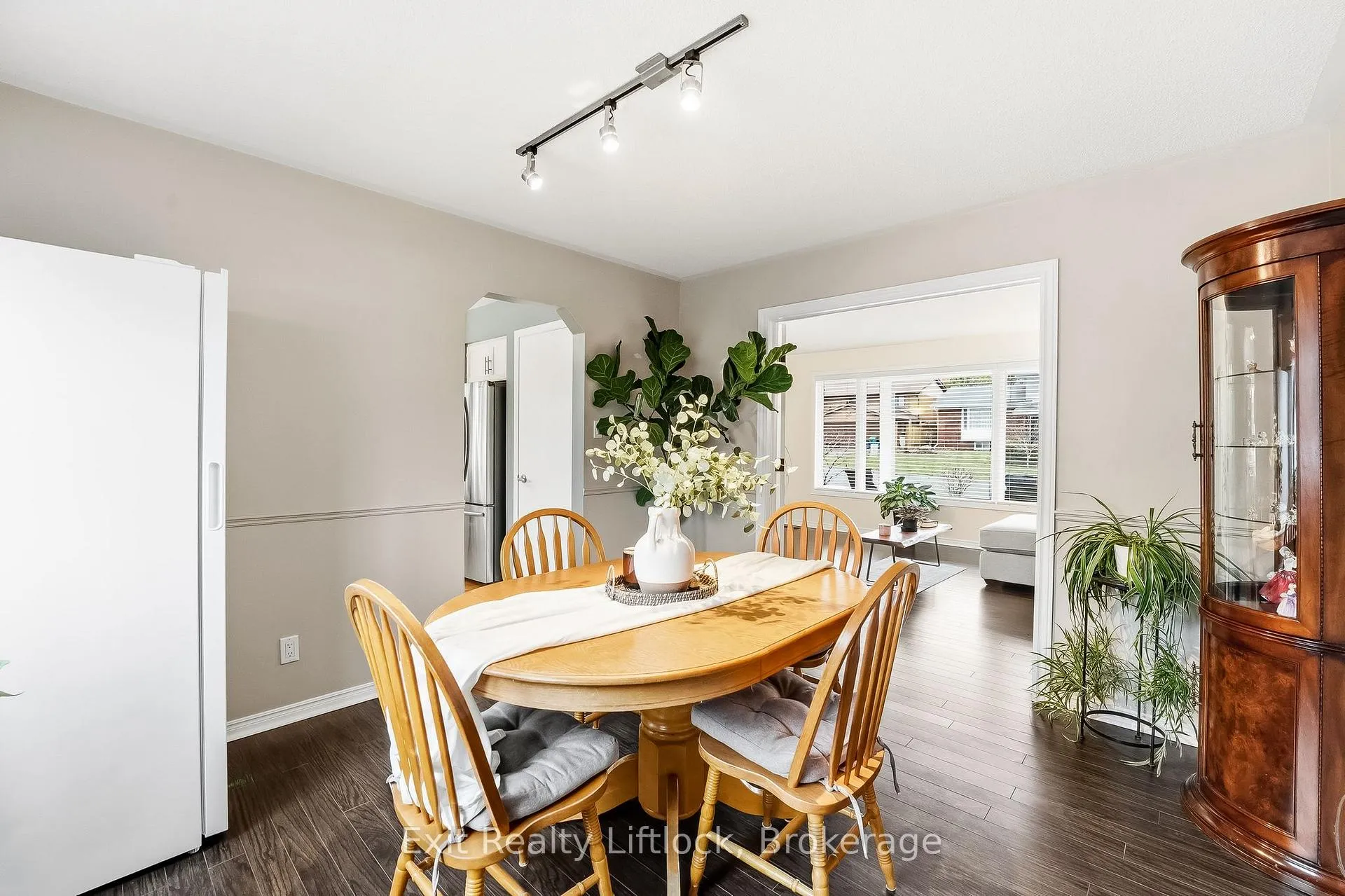 Photo 7 of 2285 Lynhaven Road, Peterborough, Monaghan Ward 2 — HOMEH