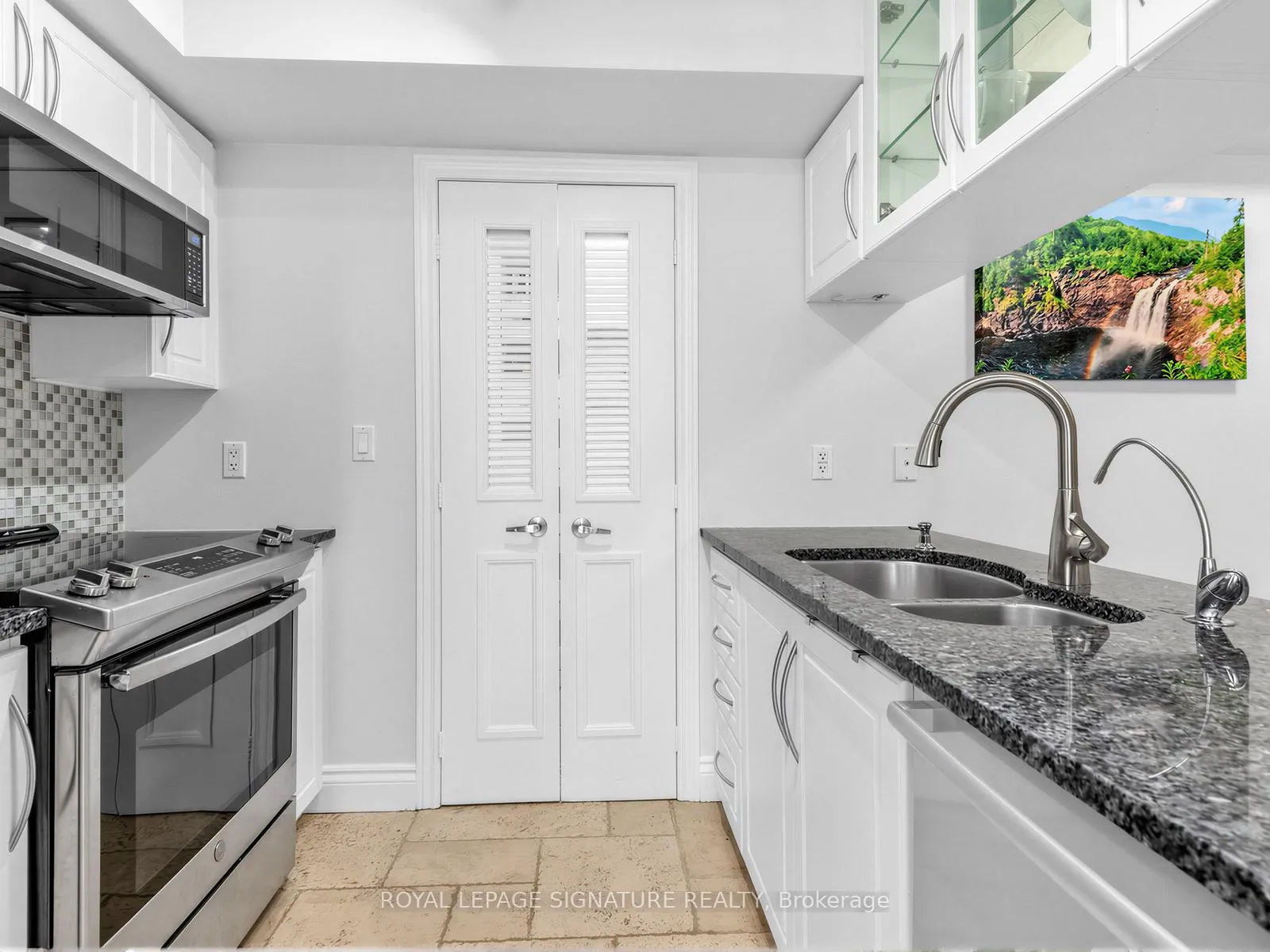 Photo 4 of Unit 201, 72 Aerodrome Crescent, Toronto, Leaside — HOMEH