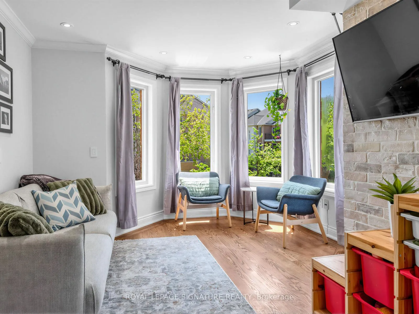 Photo 10 of Unit 201, 72 Aerodrome Crescent, Toronto, Leaside — HOMEH