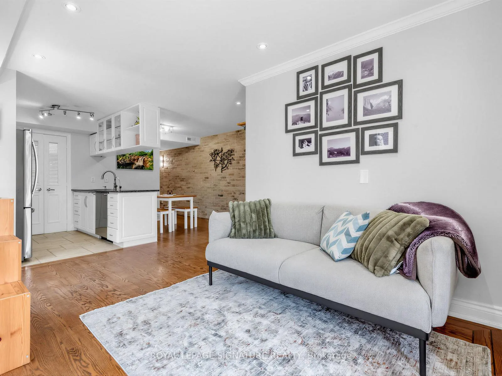 Photo 11 of Unit 201, 72 Aerodrome Crescent, Toronto, Leaside — HOMEH