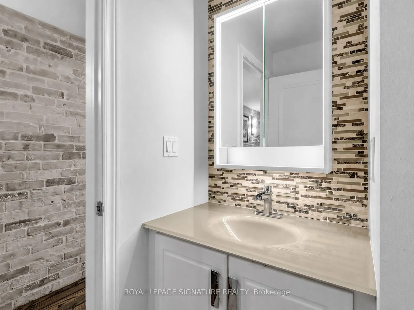 Photo 13 of Unit 201, 72 Aerodrome Crescent, Toronto, Leaside — HOMEH