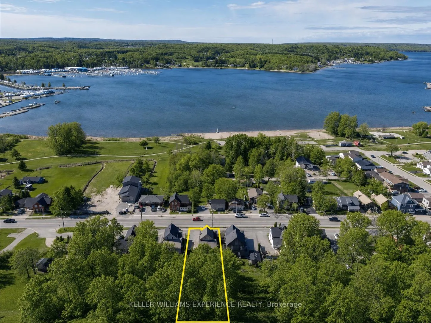 Photo 2 of 80 Robert Street W, Penetanguishene — HOMEH