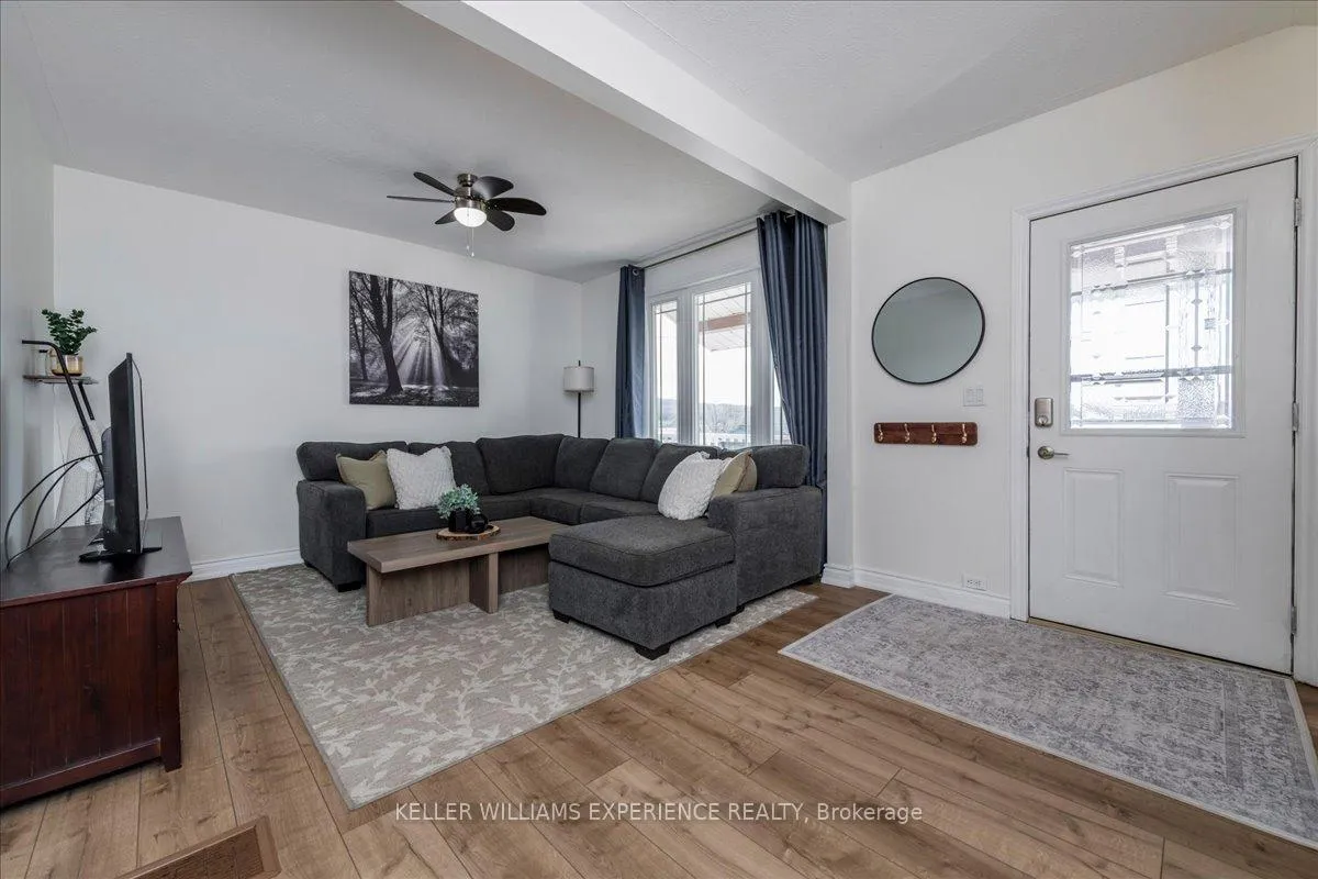 Photo 3 of 80 Robert Street W, Penetanguishene — HOMEH