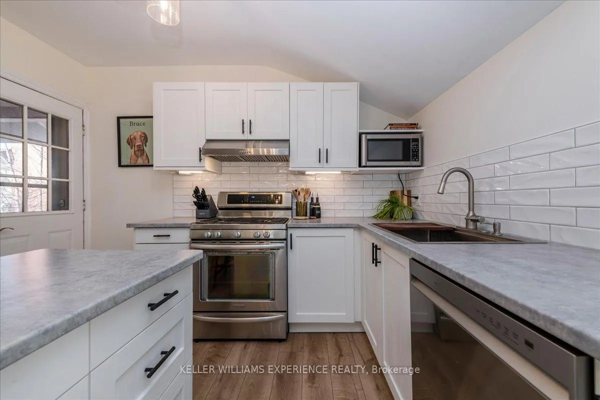 Photo 8 of 80 Robert Street W, Penetanguishene — HOMEH