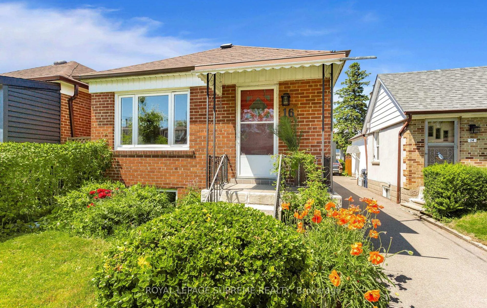 Photo 3 of 16 East Drive, Toronto, Rockcliffe-Smythe — HOMEH