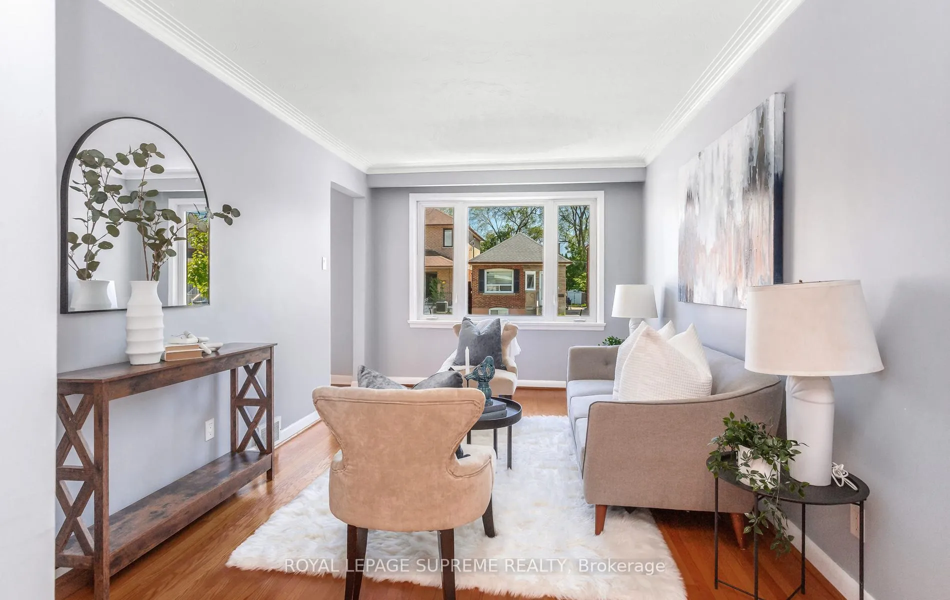 Photo 5 of 16 East Drive, Toronto, Rockcliffe-Smythe — HOMEH