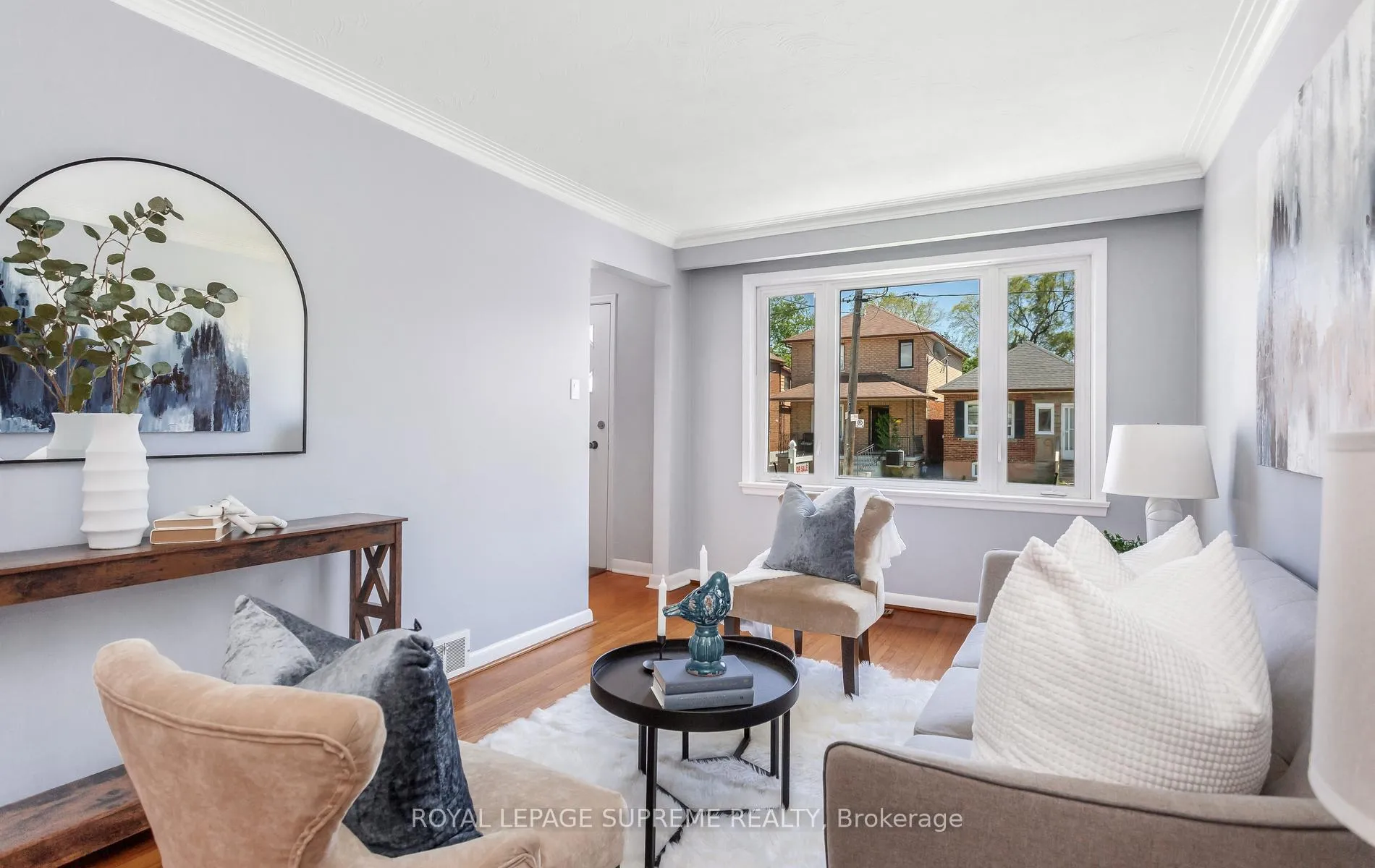 Photo 6 of 16 East Drive, Toronto, Rockcliffe-Smythe — HOMEH