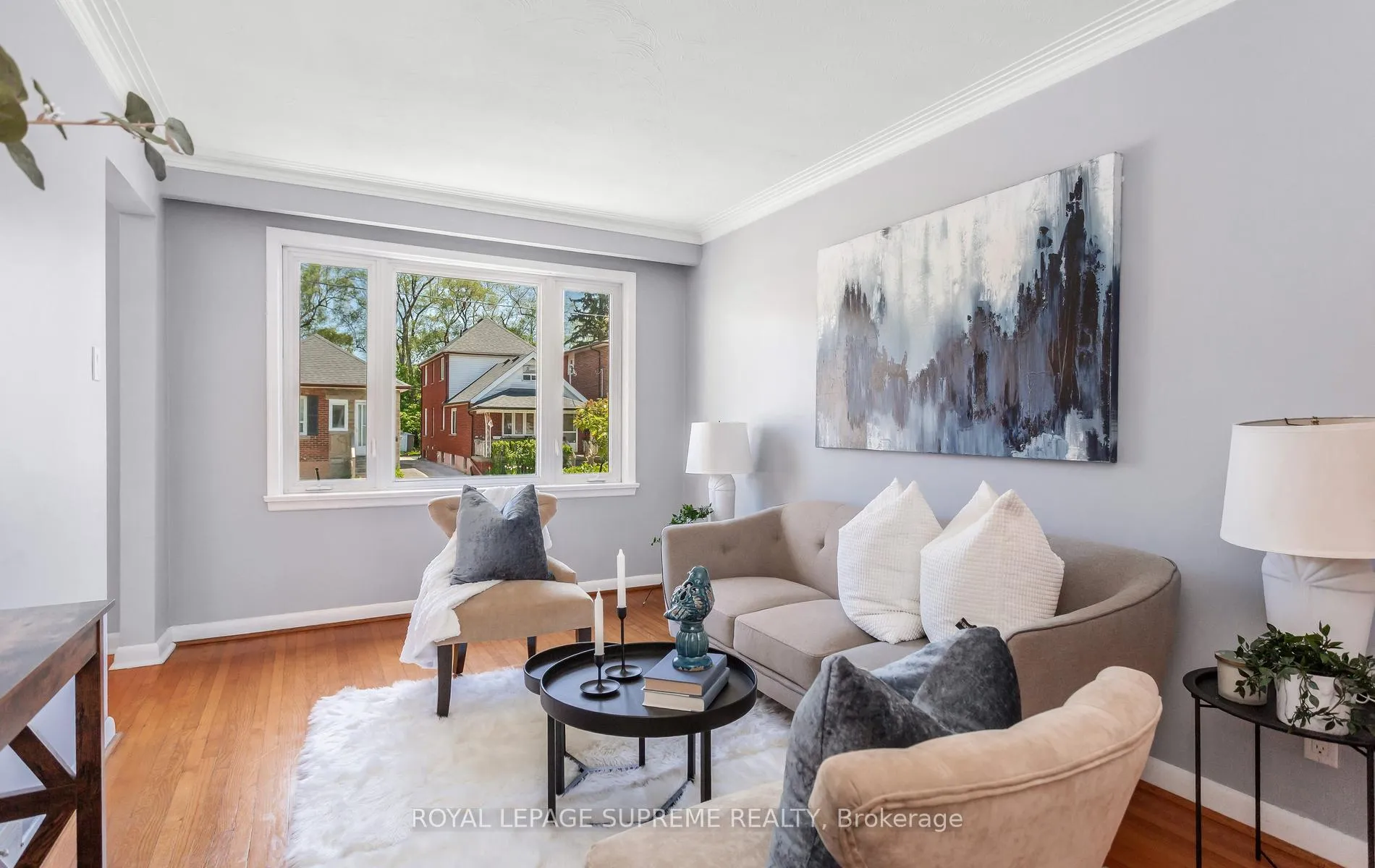Photo 7 of 16 East Drive, Toronto, Rockcliffe-Smythe — HOMEH