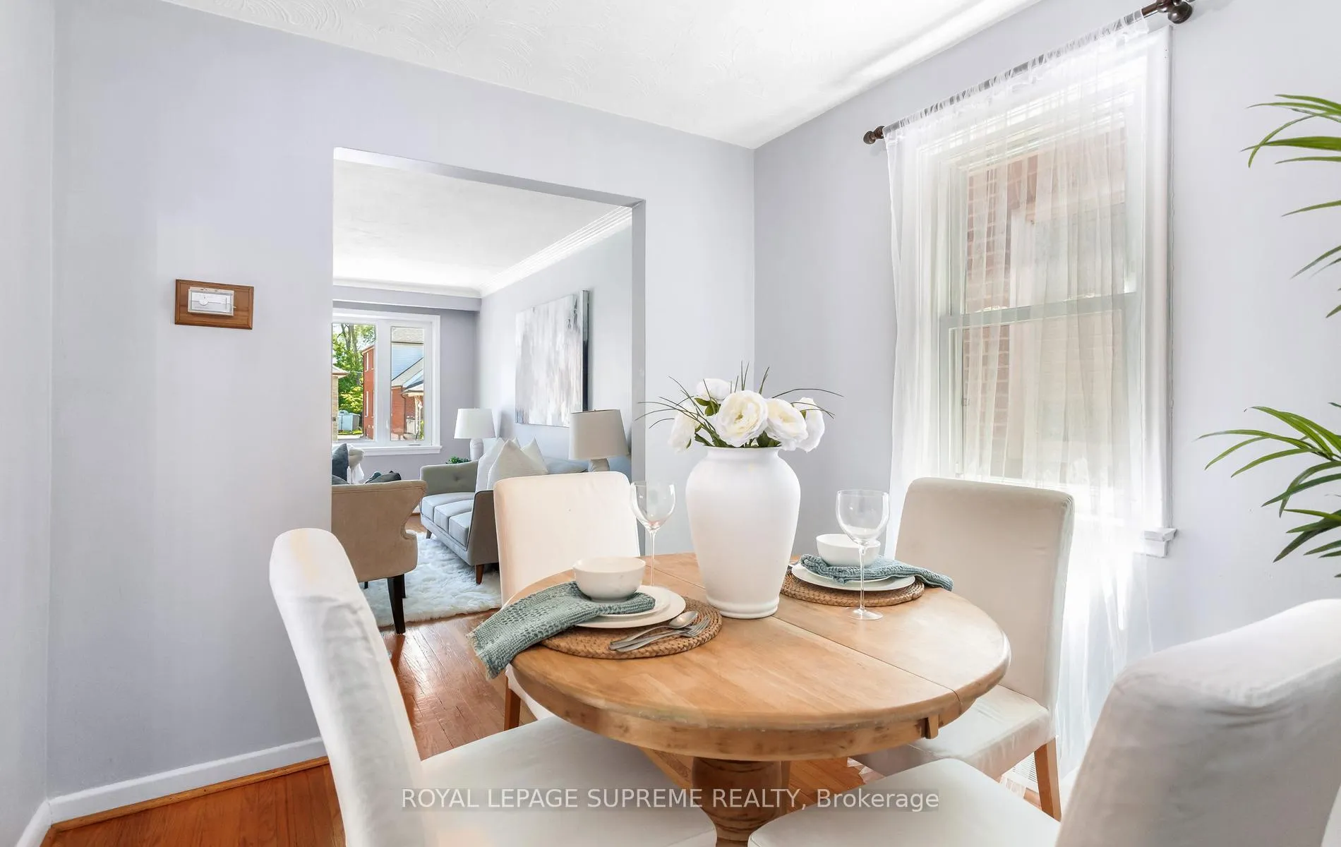 Photo 9 of 16 East Drive, Toronto, Rockcliffe-Smythe — HOMEH