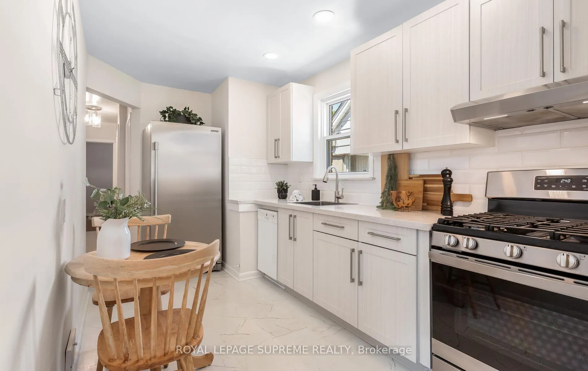Photo 10 of 16 East Drive, Toronto, Rockcliffe-Smythe — HOMEH