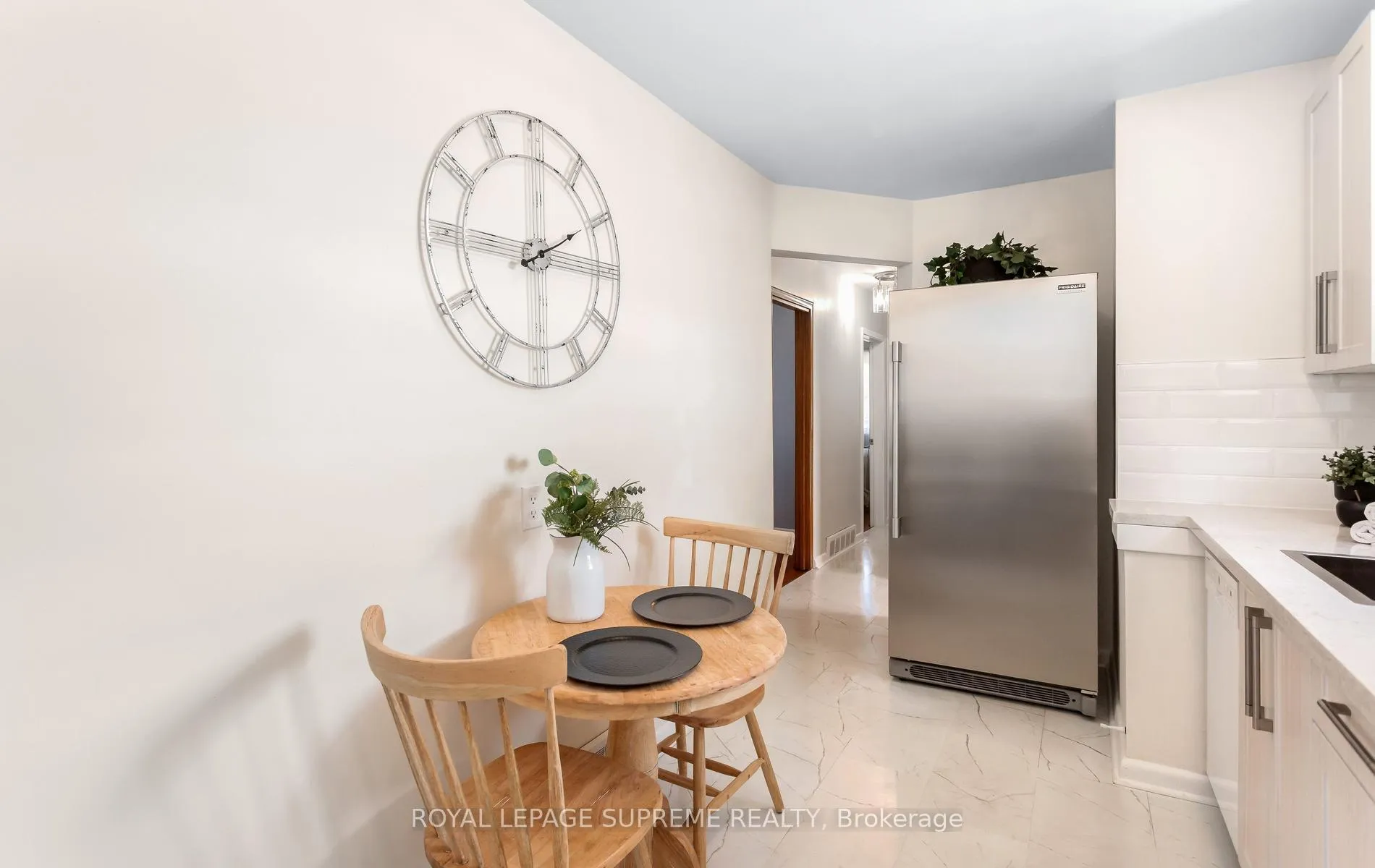 Photo 12 of 16 East Drive, Toronto, Rockcliffe-Smythe — HOMEH
