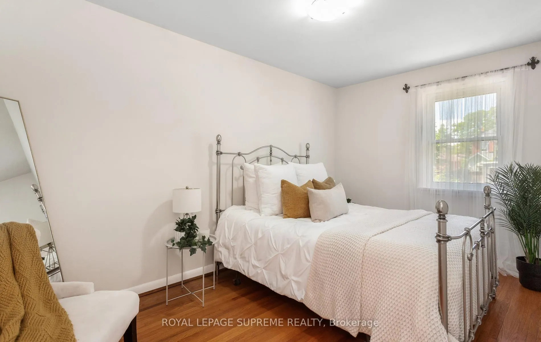 Photo 16 of 16 East Drive, Toronto, Rockcliffe-Smythe — HOMEH