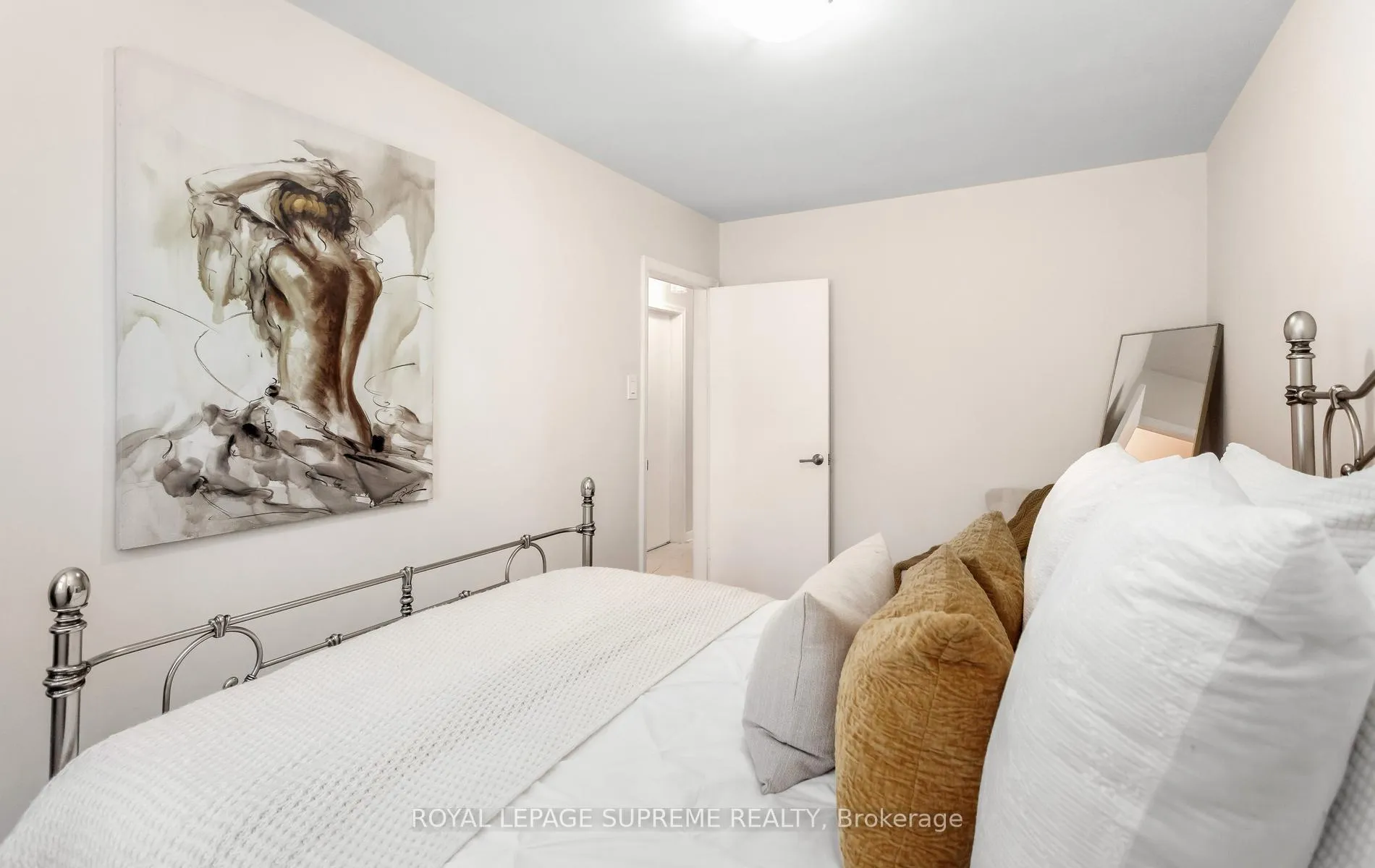 Photo 18 of 16 East Drive, Toronto, Rockcliffe-Smythe — HOMEH