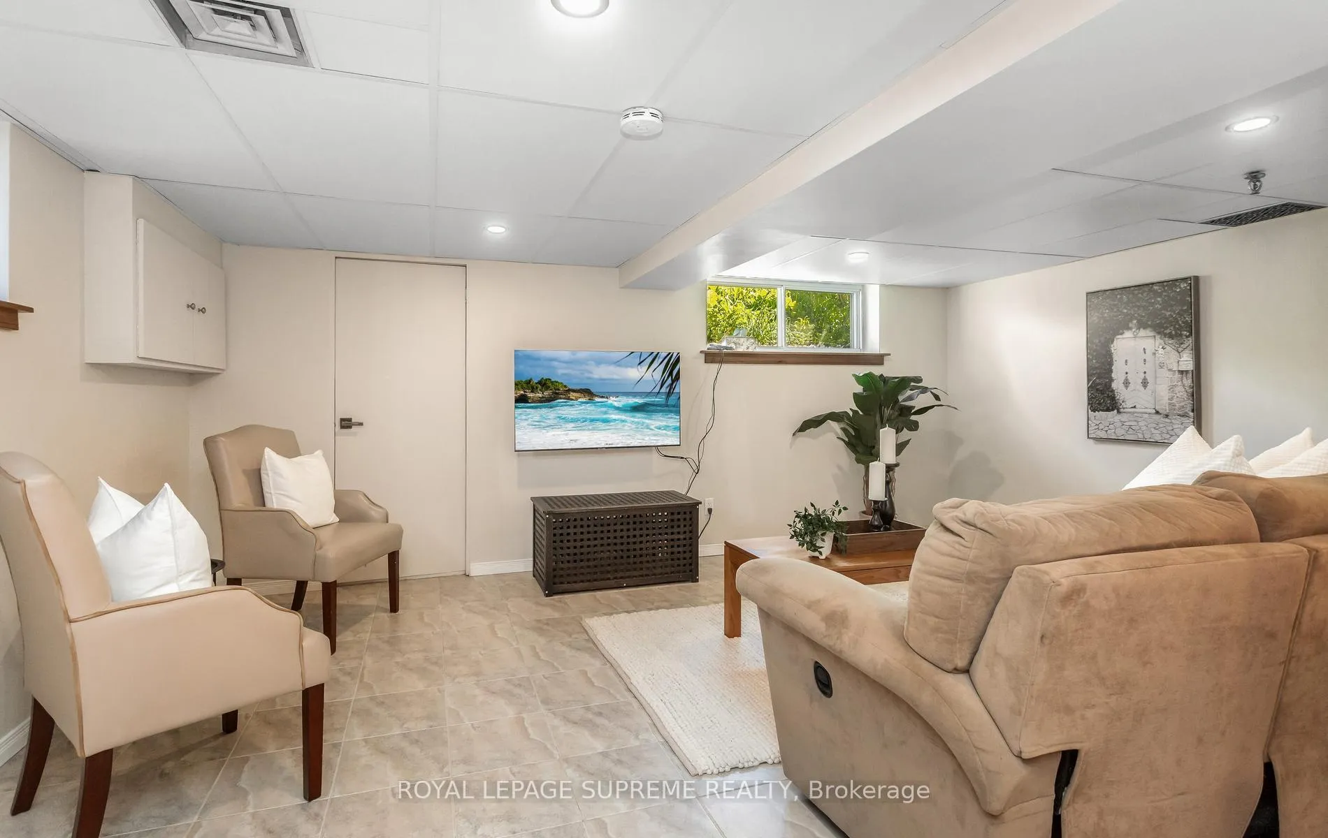 Photo 26 of 16 East Drive, Toronto, Rockcliffe-Smythe — HOMEH