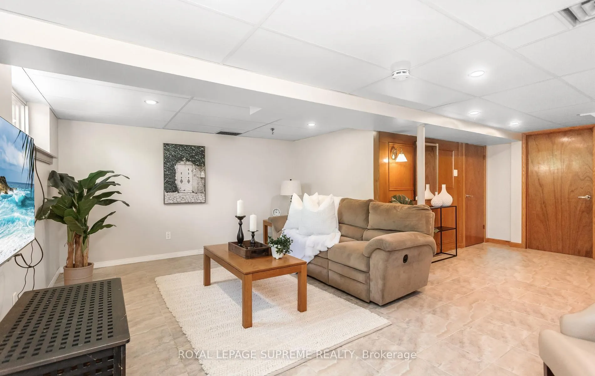 Photo 27 of 16 East Drive, Toronto, Rockcliffe-Smythe — HOMEH