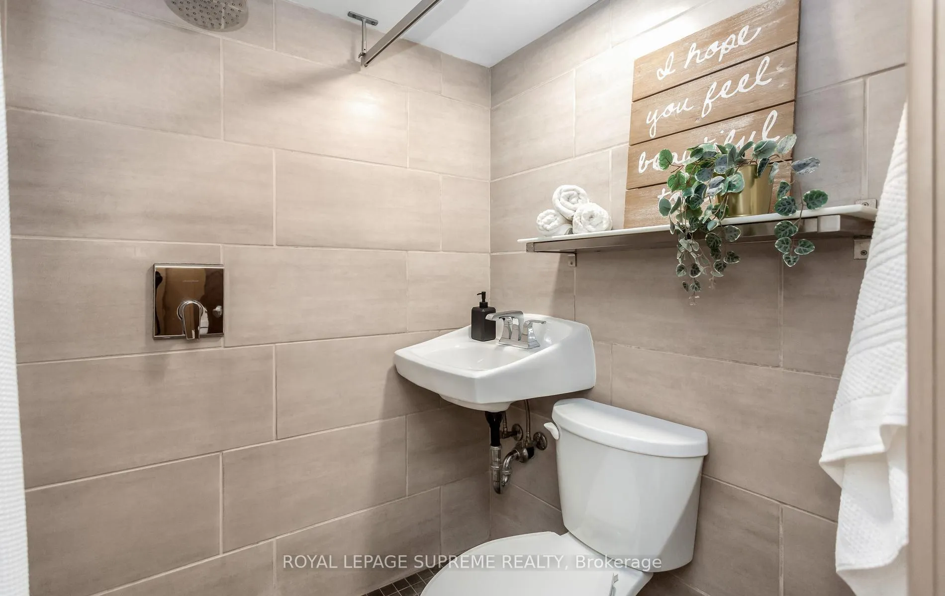 Photo 33 of 16 East Drive, Toronto, Rockcliffe-Smythe — HOMEH