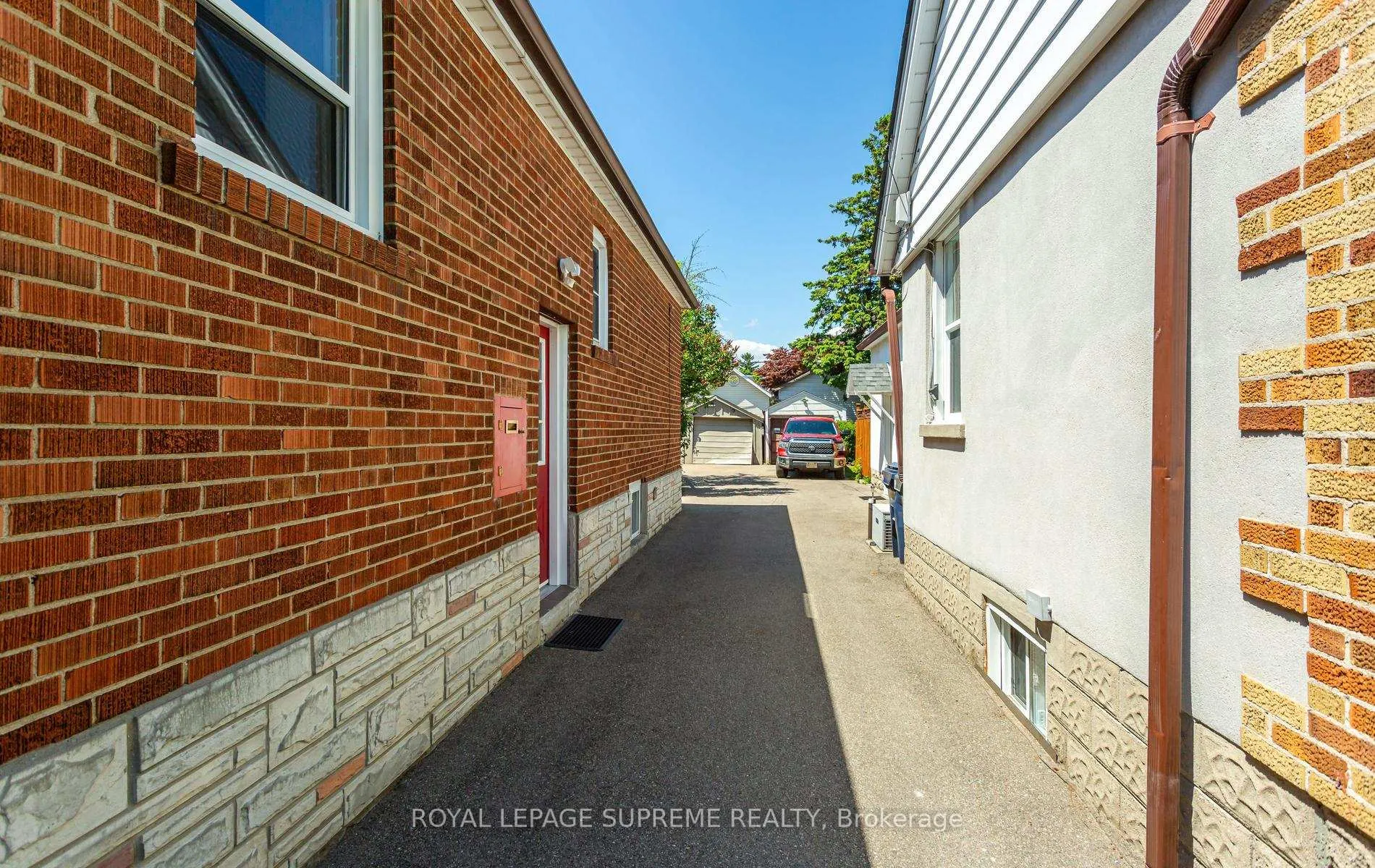 Photo 39 of 16 East Drive, Toronto, Rockcliffe-Smythe — HOMEH