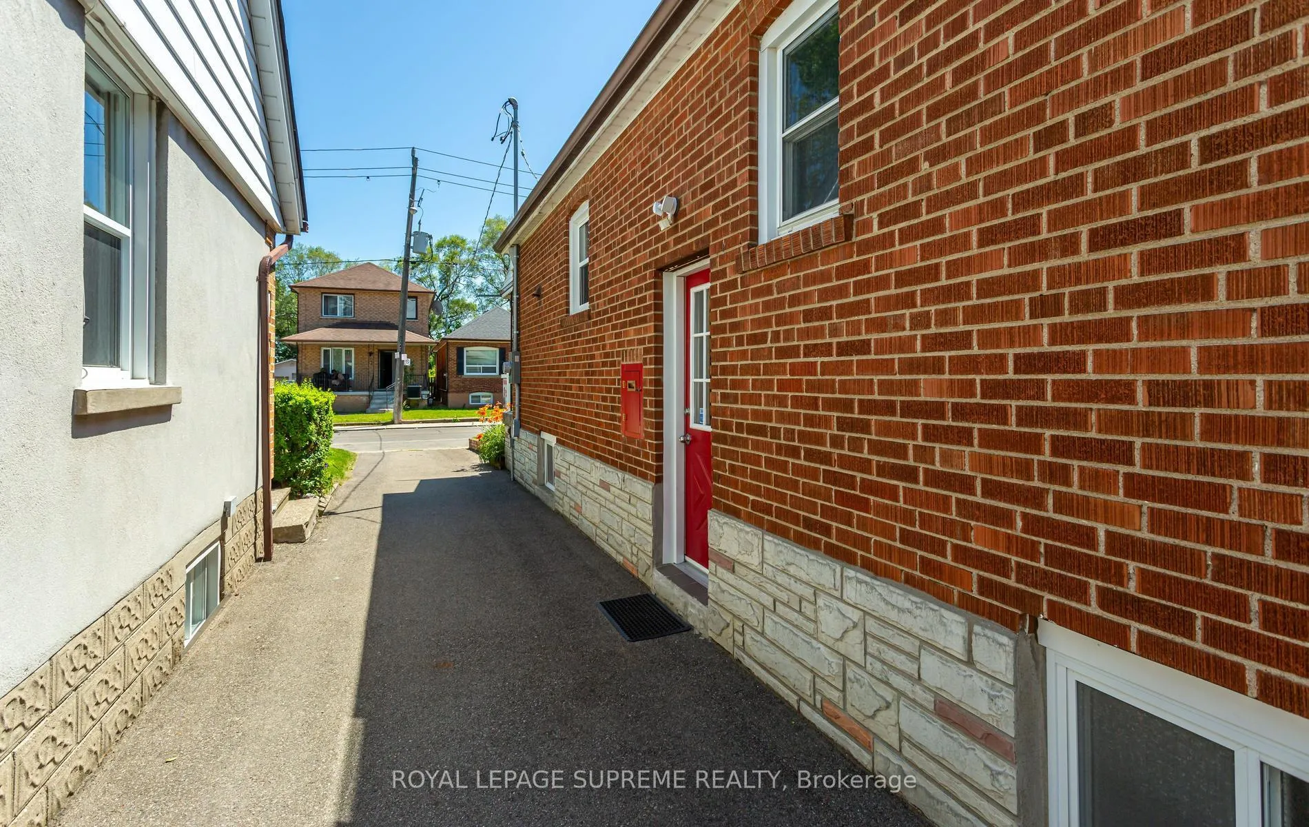 Photo 40 of 16 East Drive, Toronto, Rockcliffe-Smythe — HOMEH