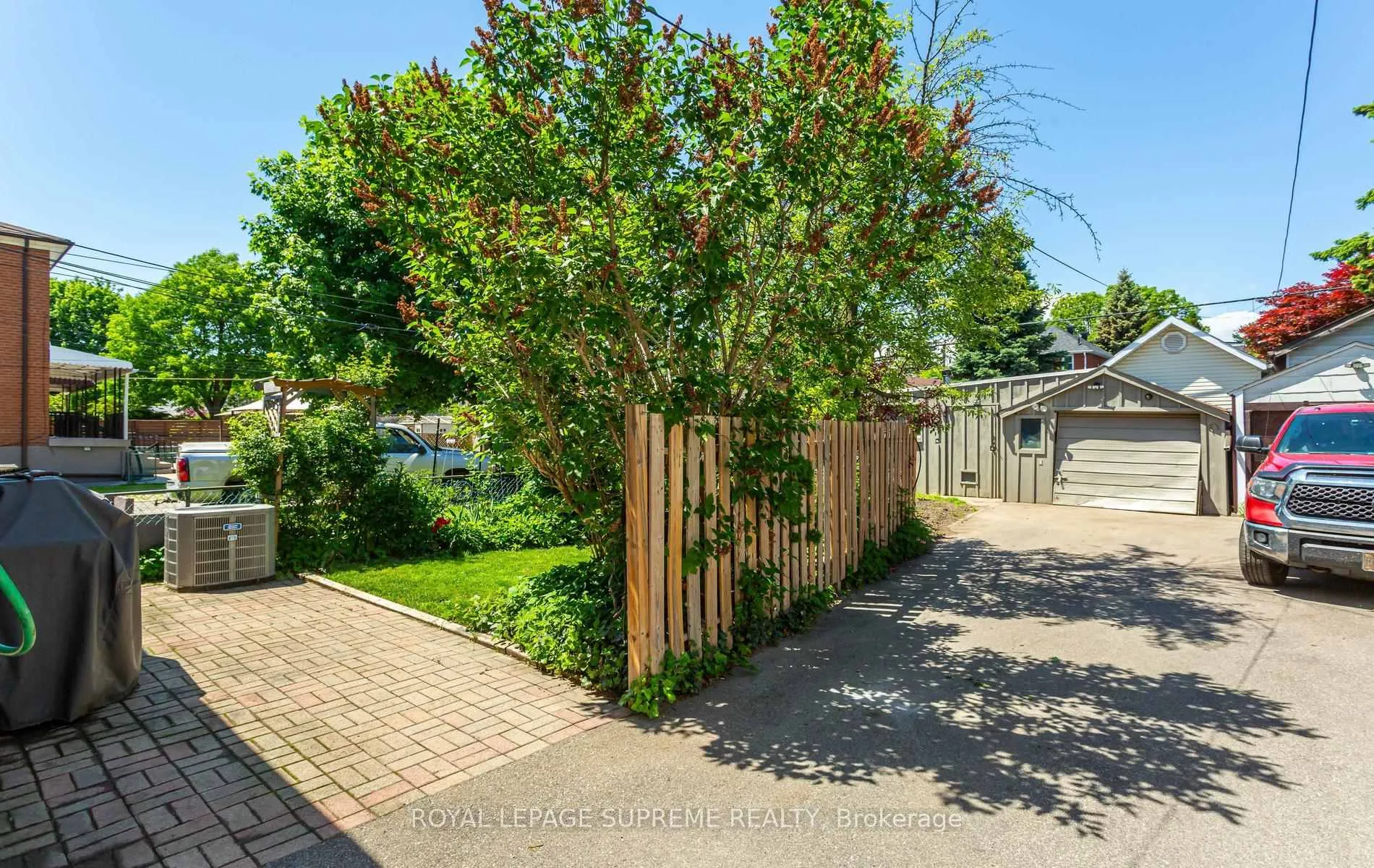 Photo 41 of 16 East Drive, Toronto, Rockcliffe-Smythe — HOMEH