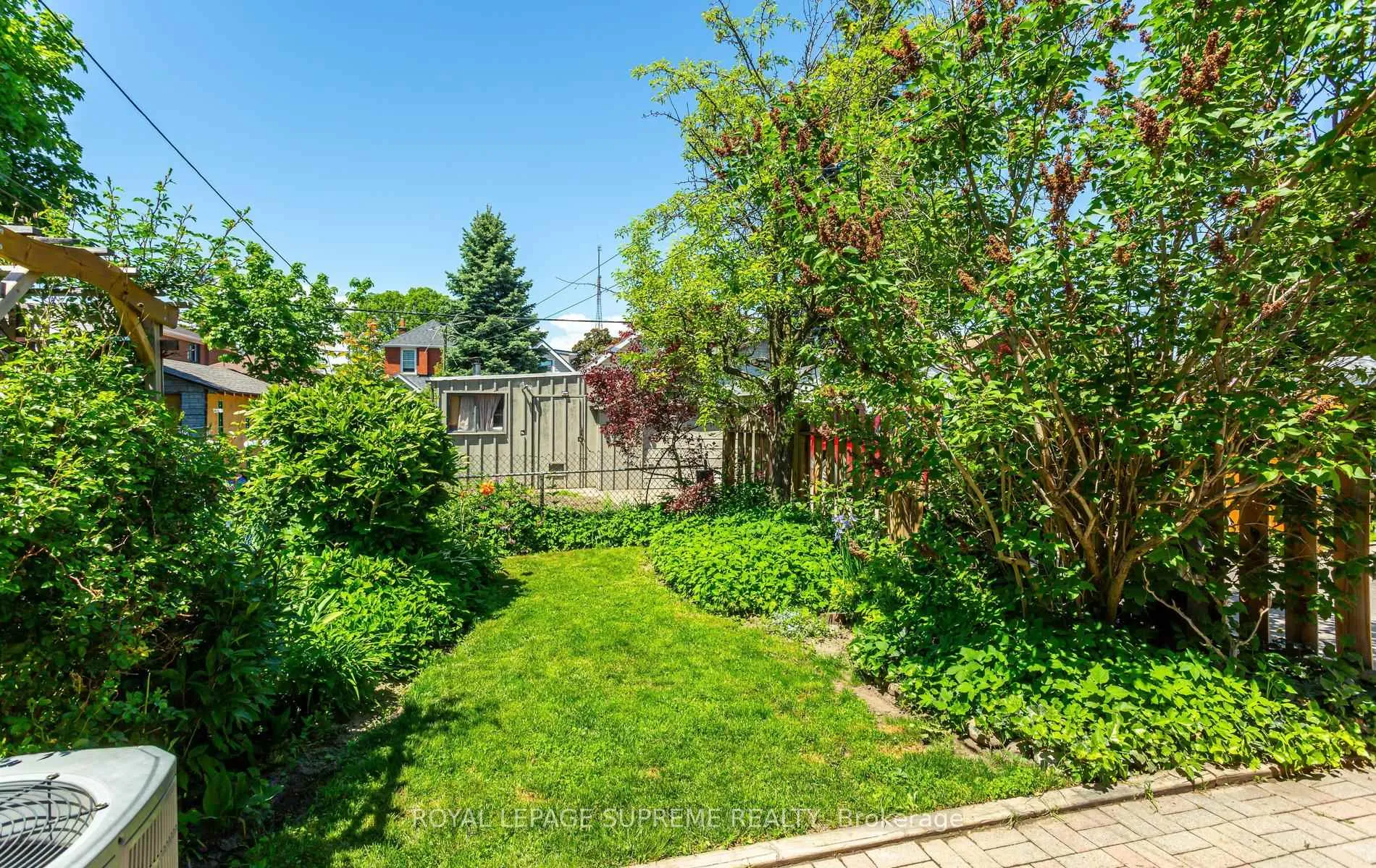 Photo 42 of 16 East Drive, Toronto, Rockcliffe-Smythe — HOMEH